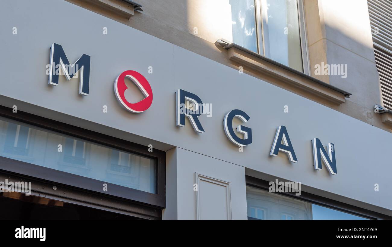 Signe commercial d'une boutique Morgan, compagnie française et marque de  prêt-à-porter pour femmes, Paris, France Photo Stock - Alamy