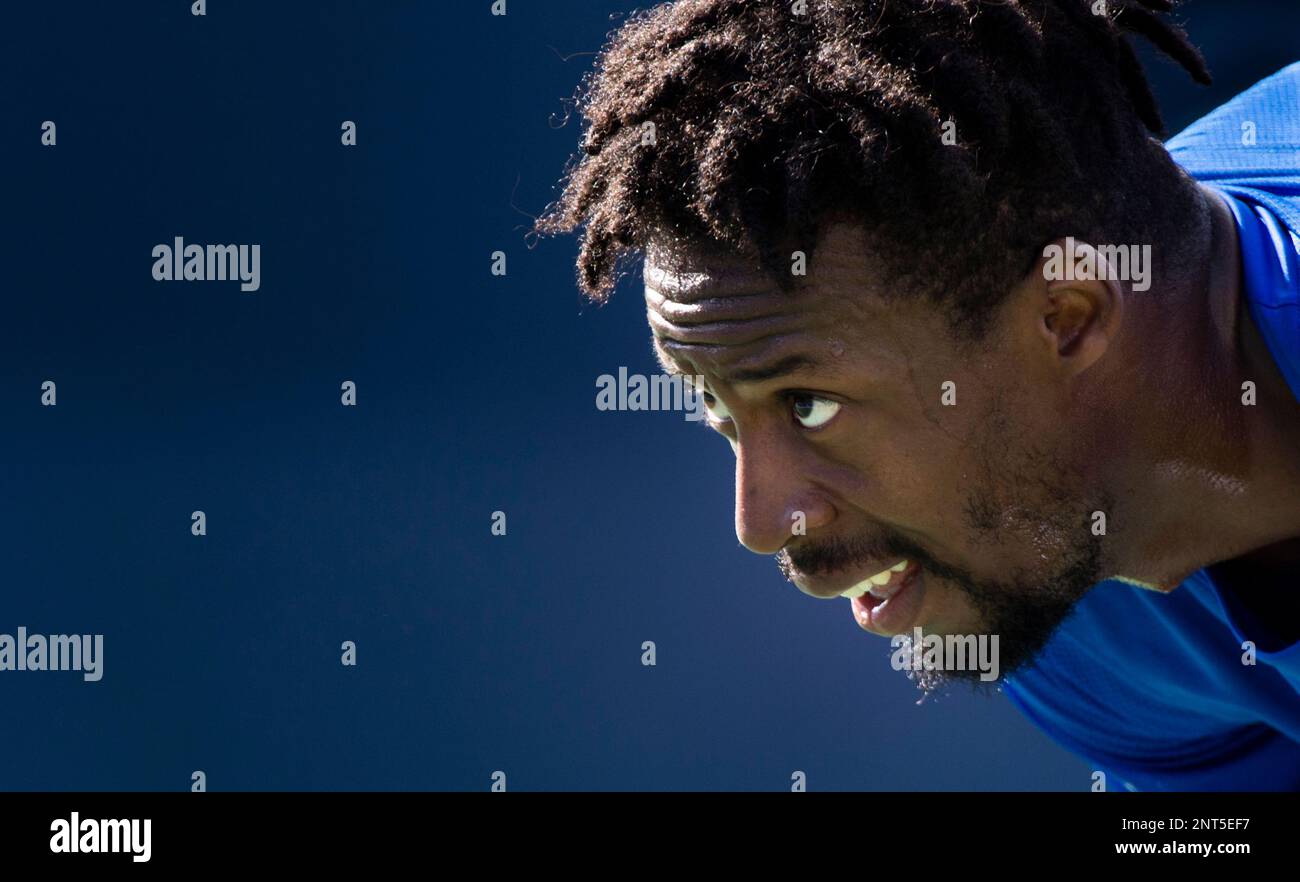 Gael Monfils, of France, eyes the service off Roberto Bautista Agut, of Spain, during the Rogers Cup men’s tennis tournament Saturday Aug. 10, 2019, in Montreal.(Paul Chiasson/The Canadian Press via AP) Banque D'Images