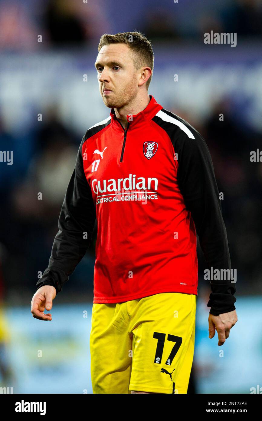 Swansea, Royaume-Uni. 27th févr. 2023. Shane Ferguson de Rotherham pendant l'échauffement. Match de championnat EFL Skybet, Swansea City et Rotherham Utd au stade Swansea.com de Swansea, pays de Galles, le lundi 27th février 2023. Cette image ne peut être utilisée qu'à des fins éditoriales. Utilisation éditoriale uniquement, licence requise pour une utilisation commerciale. Aucune utilisation dans les Paris, les jeux ou les publications d'un seul club/ligue/joueur. photo par Lewis Mitchell/Andrew Orchard sports photographie/Alamy Live News crédit: Andrew Orchard sports photographie/Alamy Live News Banque D'Images