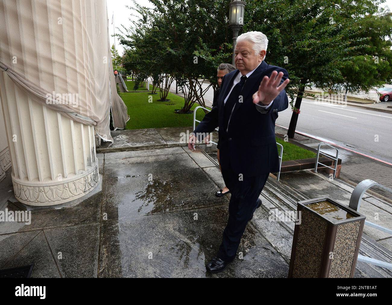 In this Tuesday, June 25, 2019 photo Larry Tillery walks into the Federal Courthouse in Beaumont, Texas. Tillery, his wife Judy Kay Tillery and their son Brian Tillery pleaded guilty in federal court Tuesday to charges arising from their illicit sports betting operation. (Guiseppe Barranco/The Beaumont Enterprise via AP) Banque D'Images
