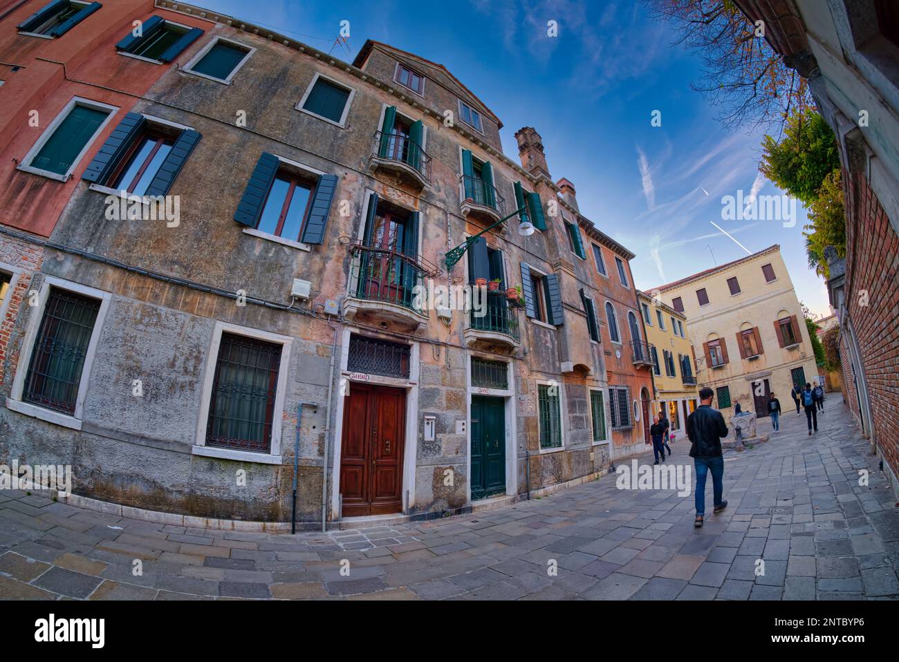 Venise est une ville unique et, comme nous l'avons déjà vu, a son propre dictionnaire. Mais quand on parle de rues et de piazze, nous sommes convaincus que nous savons ce que Banque D'Images