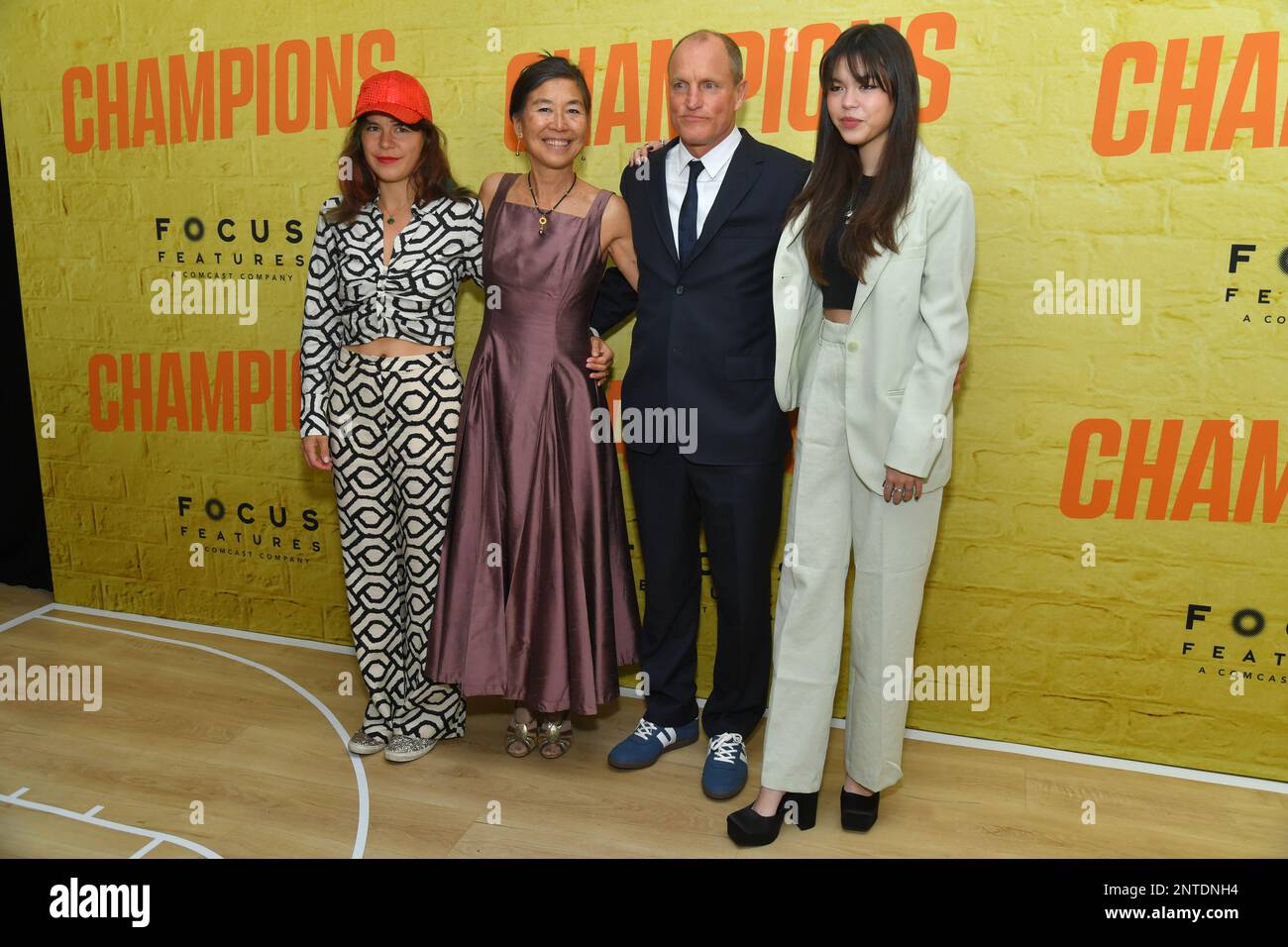 Woody Harrelson avec sa femme Laura Louie et ses filles Banque D'Images
