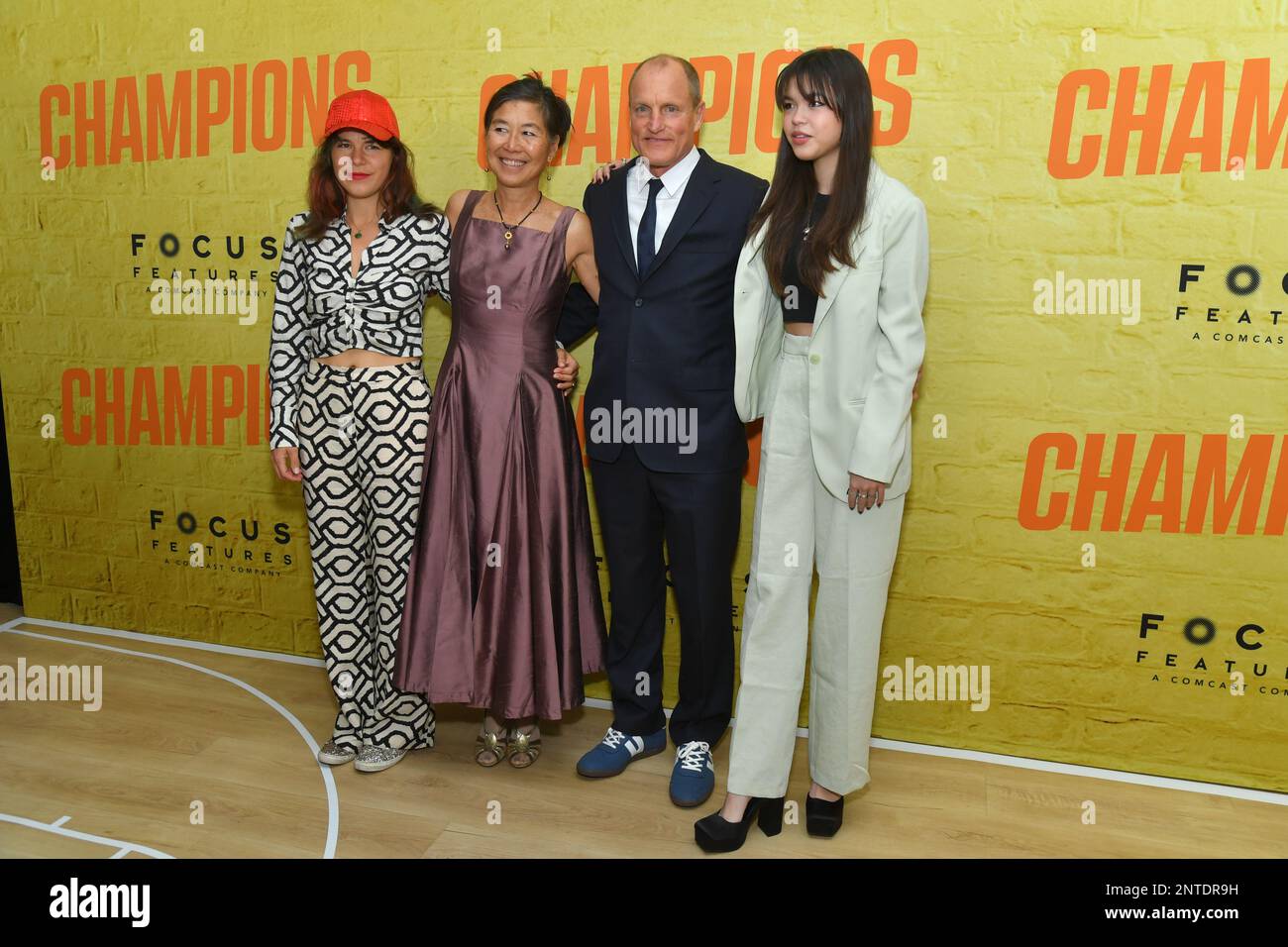 Woody Harrelson avec sa femme Laura Louie et ses filles Banque D'Images
