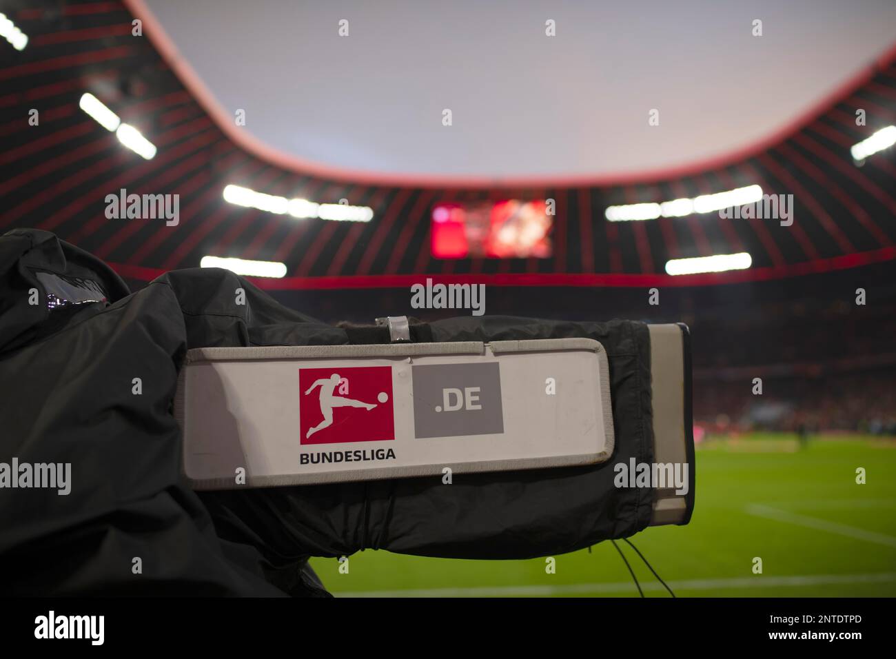 Caméra TV avec logo Bundesliga.de, Allianz Arena, Munich, Bavière, Allemagne Banque D'Images