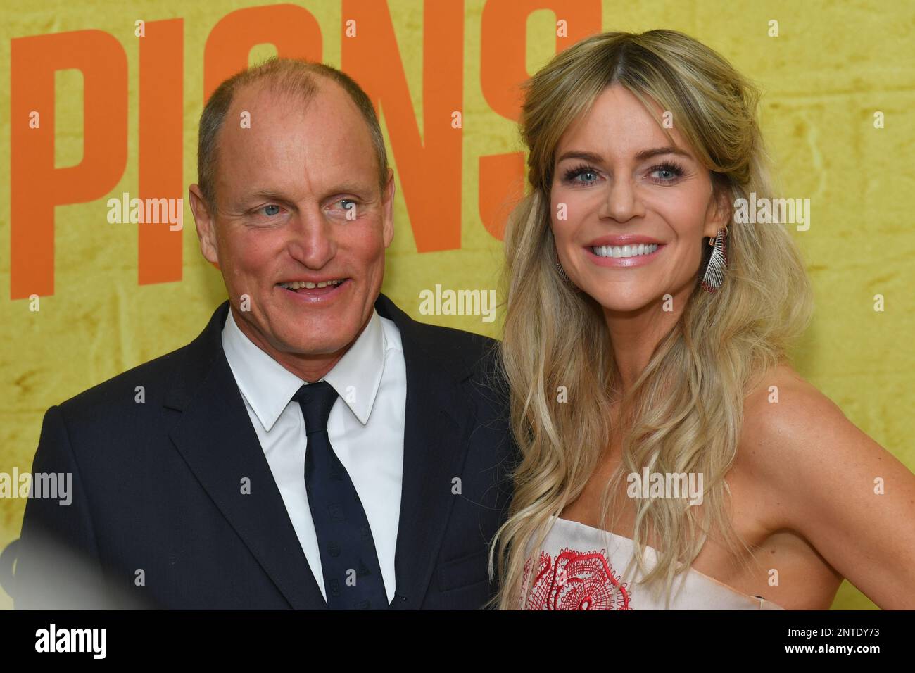 Woody Harrelson et Kaitlin Olson Banque D'Images
