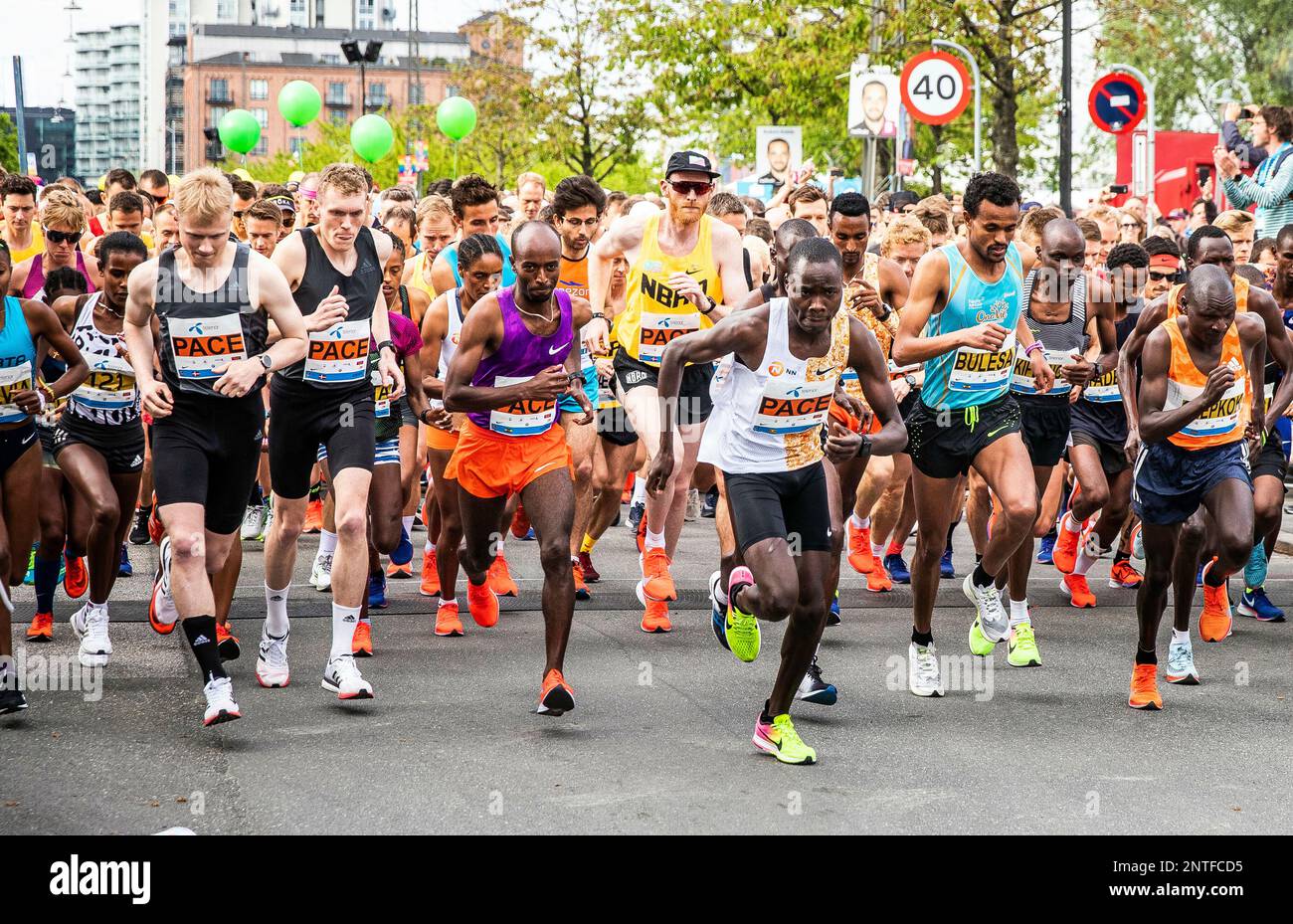 Runners participate in the 40th Copenhagen Marathon in Denmark, on Sunday May 19, 2019. More than 10,000 participants are running the 42.195 km on the streets of the Danish capital on Sunday. (Olafur Steinar Gestsson/Ritzau Scanpix via AP) Banque D'Images