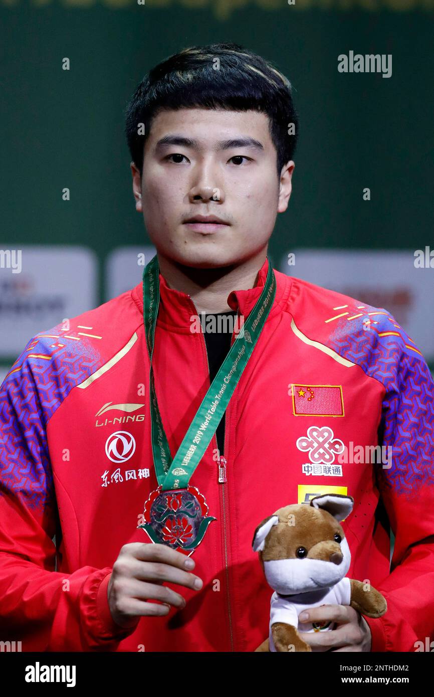 Bronze medalist Liang Jingkun of China during the award ceremony of the men's singles finals of the World Table Tennis Championships in Budapest, Hungary, Sunday, April 28, 2019. (Szilard Koszticsak/MTI via AP) Banque D'Images