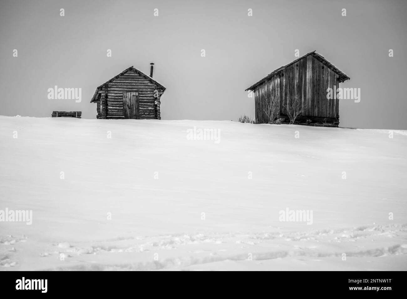 Alta Val Badia en hiver. Le village de la Val entouré par les Dolomites Banque D'Images