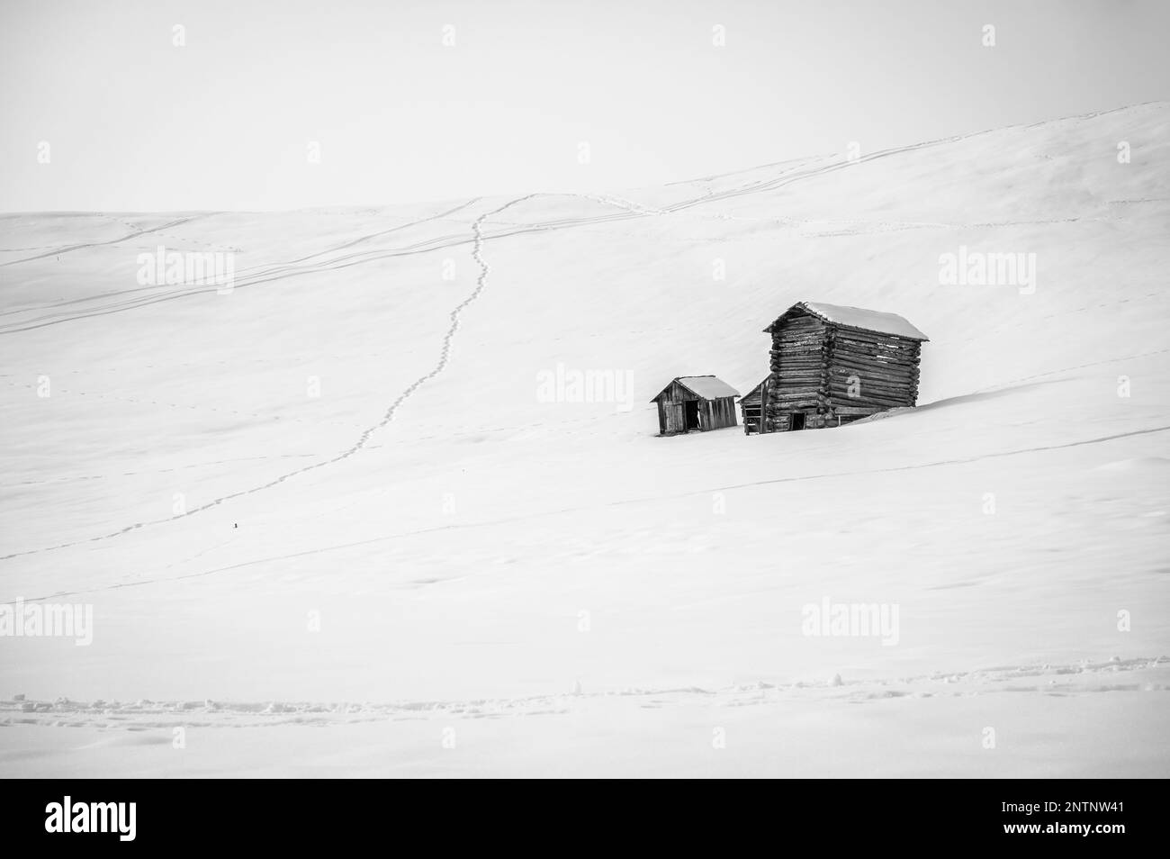 Alta Val Badia en hiver. Le village de la Val entouré par les Dolomites Banque D'Images