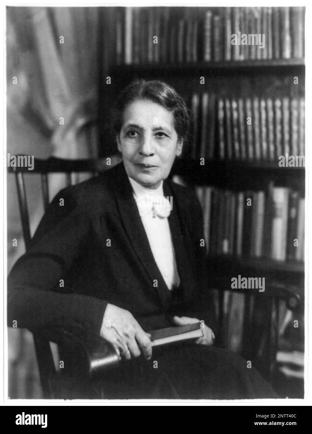 Dr Lise Meitner (1878-1968), physicien autrichien-suédois, photographie de portrait de Harris & Ewing, 1940-1960 Banque D'Images