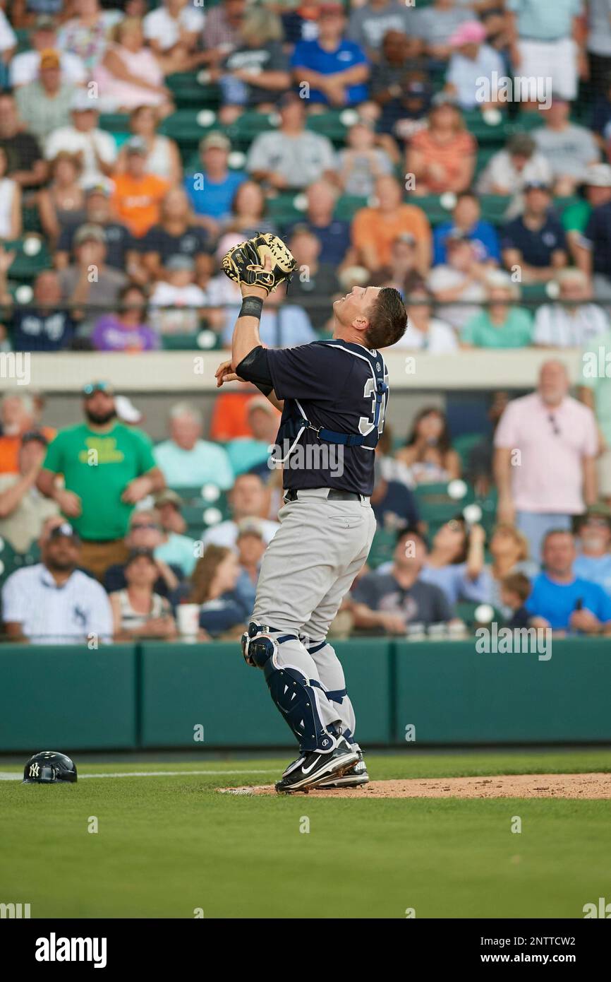New York Yankees catcher Ryan Lavarnway (30) settles under a pop up foul ball during a Grapefruit League Spring Training game against the Detroit Tigers on February 27, 2019 at Publix Field at Joker Marchant Stadium in Lakeland, Florida. Yankees defeated the Tigers 10-4 as the game was called after the sixth inning due to rain. (Mike Janes/Four Seam Images via AP) Banque D'Images
