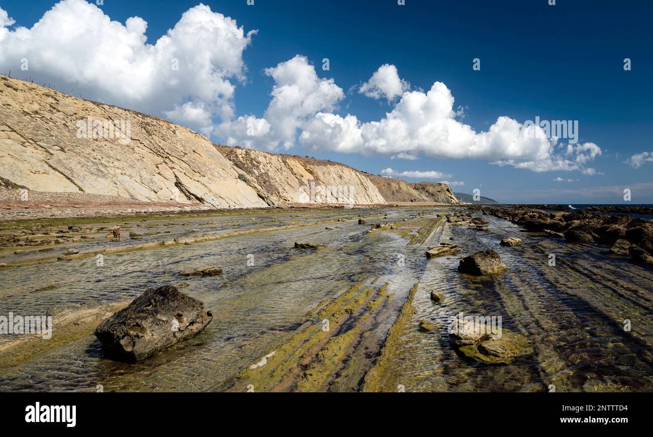 Vue Pnoramique de la formation rocheuse de flysch sur la côte du Parc naturel du détroit, Tarifa, province de Cadix, Andalousie, Espagne Banque D'Images