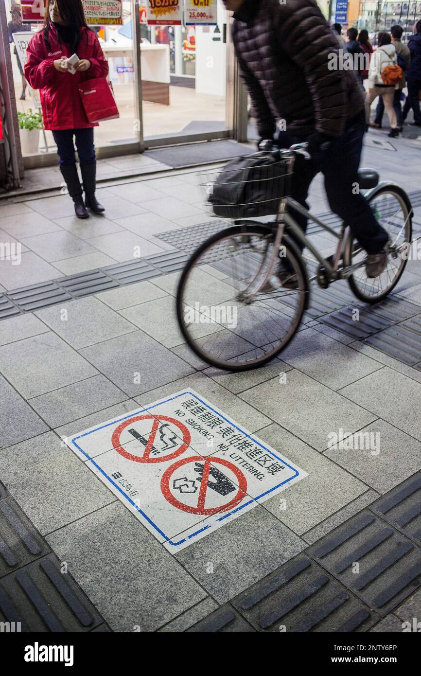 Détail de rue, dans Rijo dori Ave au député dori, Hiroshima, Japon Banque D'Images