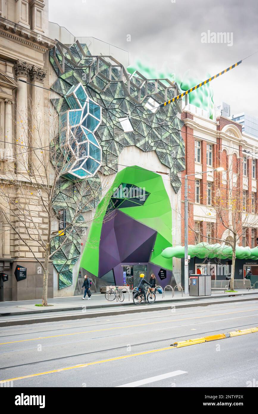 Melbourne, Victoria, Australie - RMIT Story Hall rénovation par ARM Architecture avec toit vert et verrière Banque D'Images