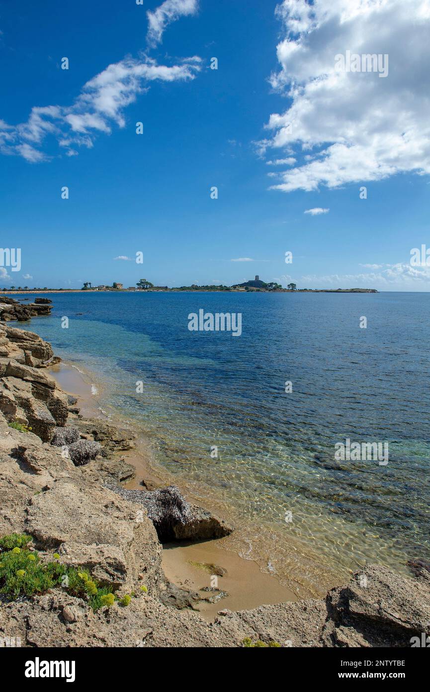 Le front de mer à Nora, Sardaigne, Italie Banque D'Images