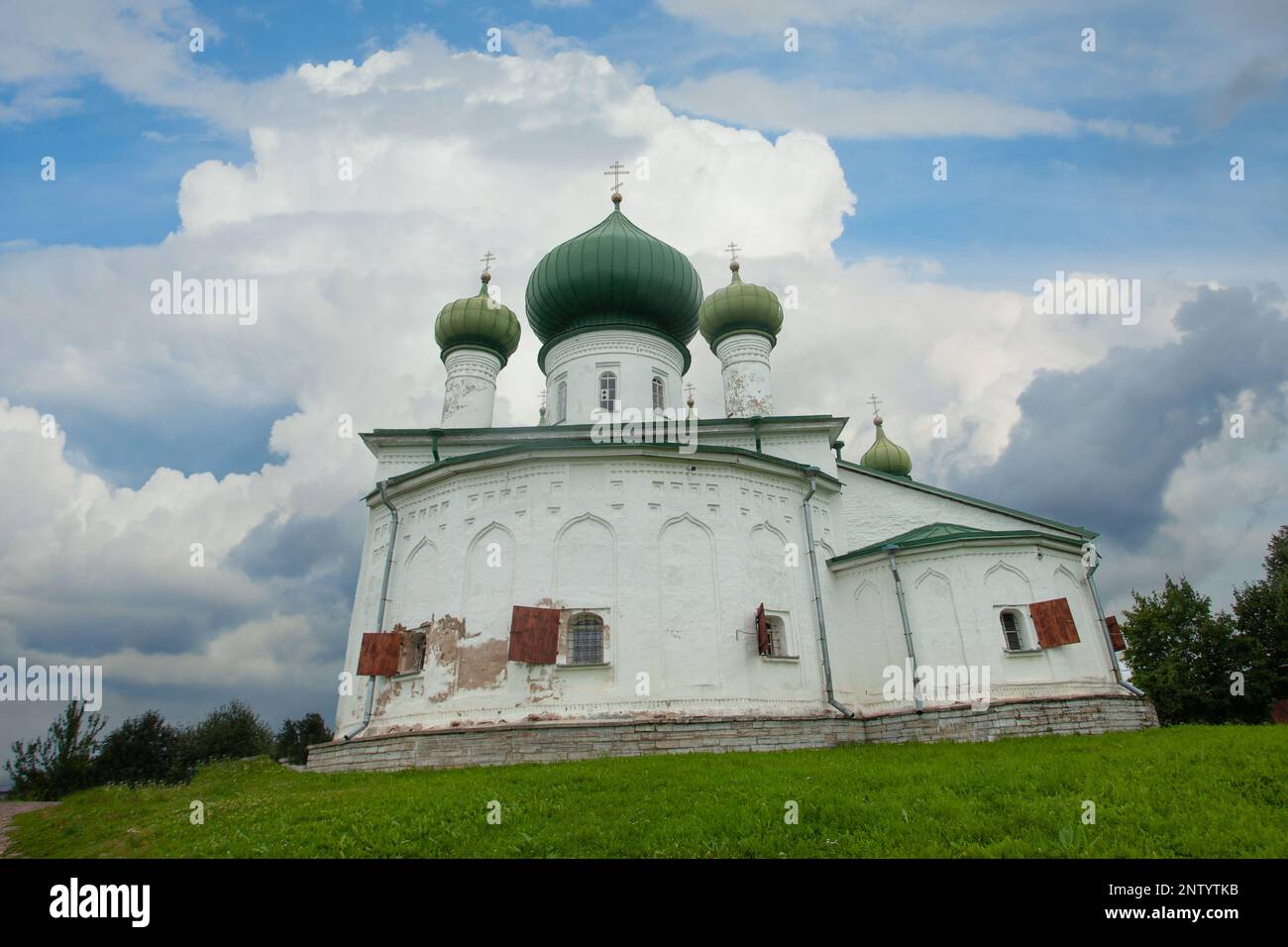 Belle église dans le vieux Ladoga, Russie Banque D'Images