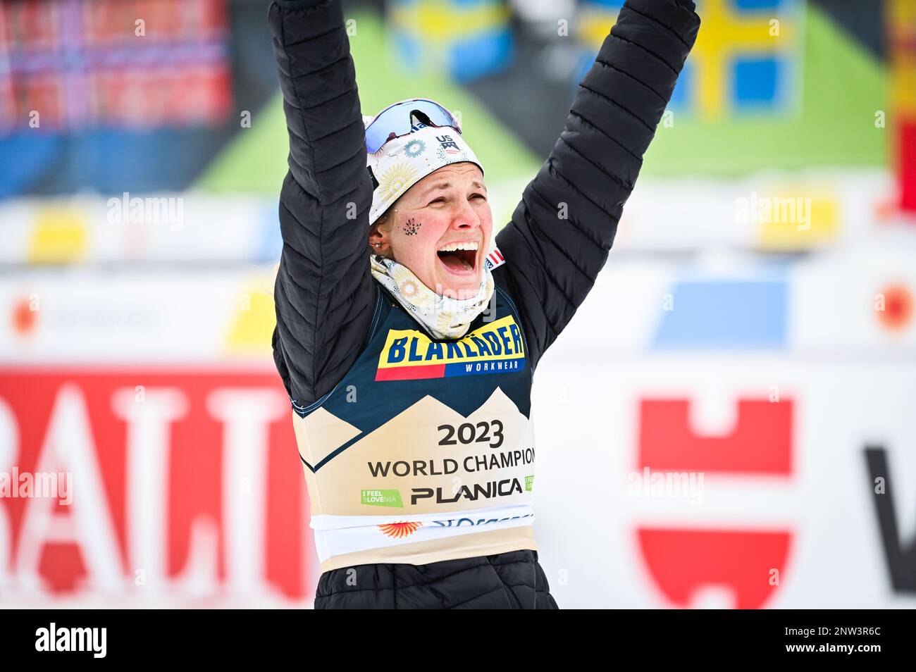 Planica, Slovénie. 28th févr. 2023. American Jessie Diggins après avoir remporté la course libre féminine de 10 K aux Championnats du monde de ski nordique FIS 2023 à Planica, en Slovénie. John Lazenby/Alamy Actualités en direct Banque D'Images