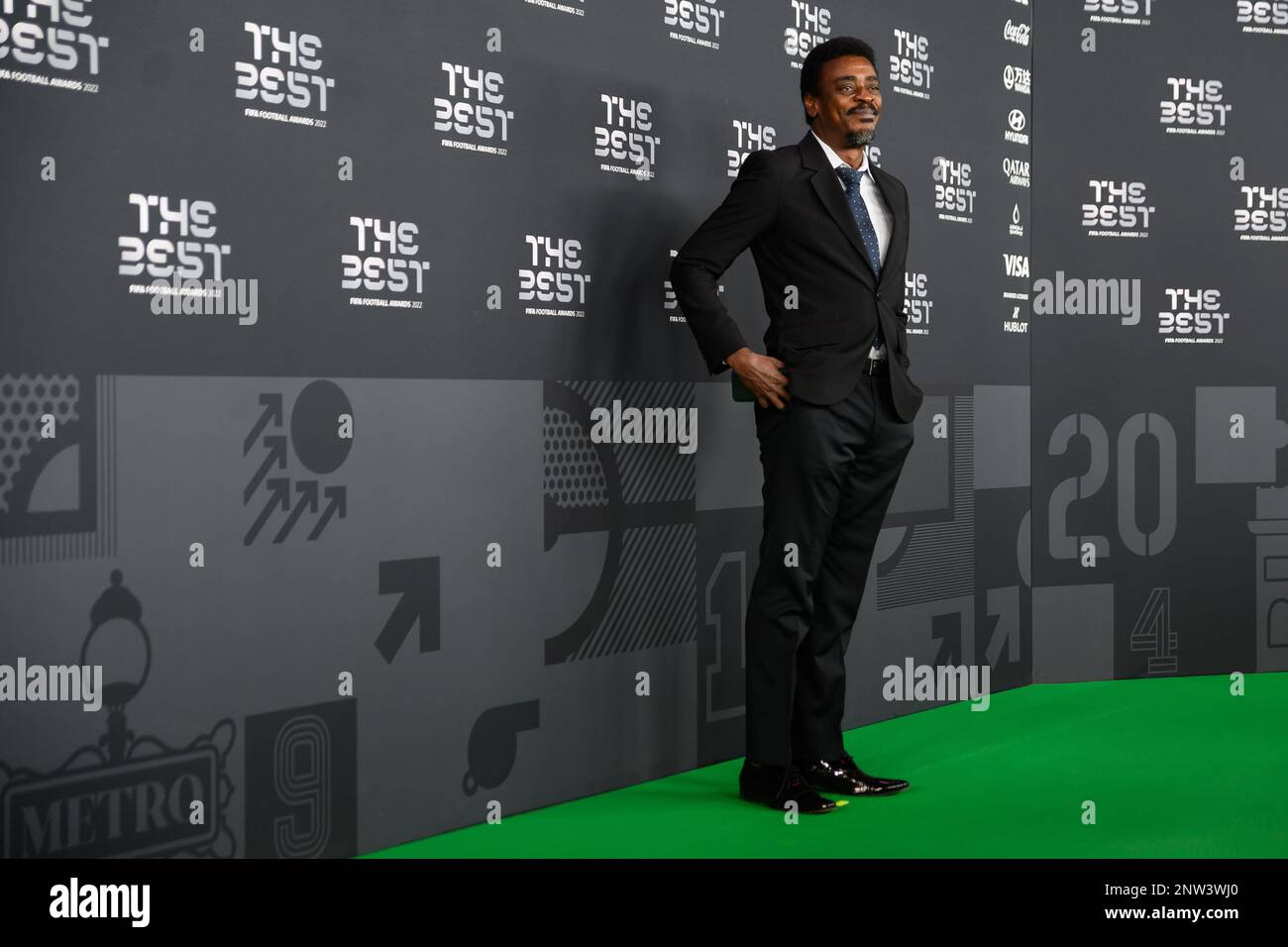 Julien Mattia / le Pictorium - cérémonie des meilleurs PRIX FIFA 2023 à la salle Pleyel à Paris - 28/2/2023 - France / Ile-de-France (région) / Paris - Seu Jorge sur le tapis vert à la cérémonie des meilleurs prix Fifa à la salle Pleyel à Paris, le 27 février 2023 Banque D'Images