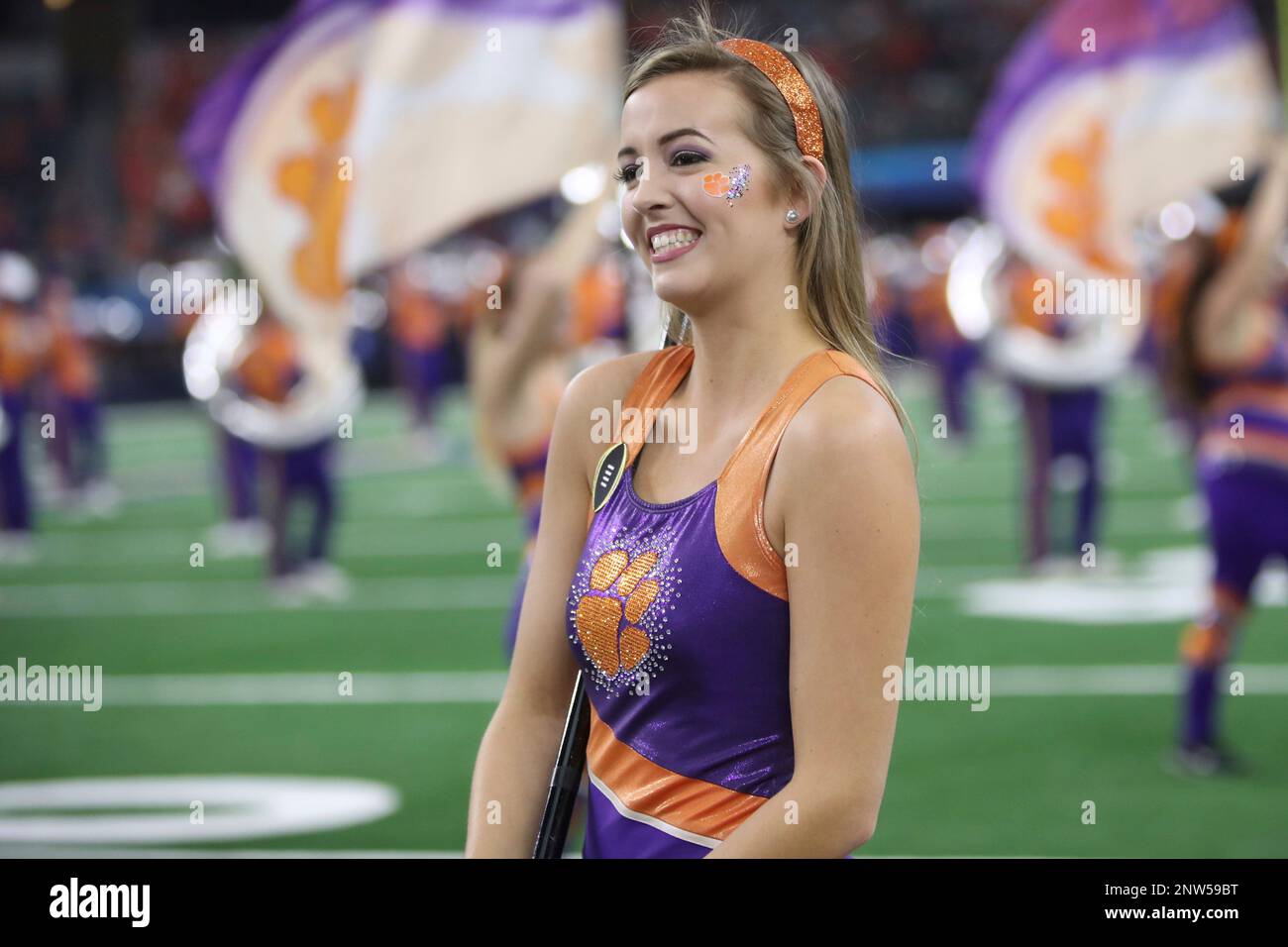 ARLINGTON, TX – DECEMBER 29: A Clemson color guard member performs during the College Football Playoff Semifinal at the Cotton Bowl Classic between the Notre Dame Fighting Irish and the Clemson Tigers on December 29, 2018 at AT&T Stadium in Arlington, TX. (Photo by John Bunch/Icon Sportswire) (Icon Sportswire via AP Images) Banque D'Images