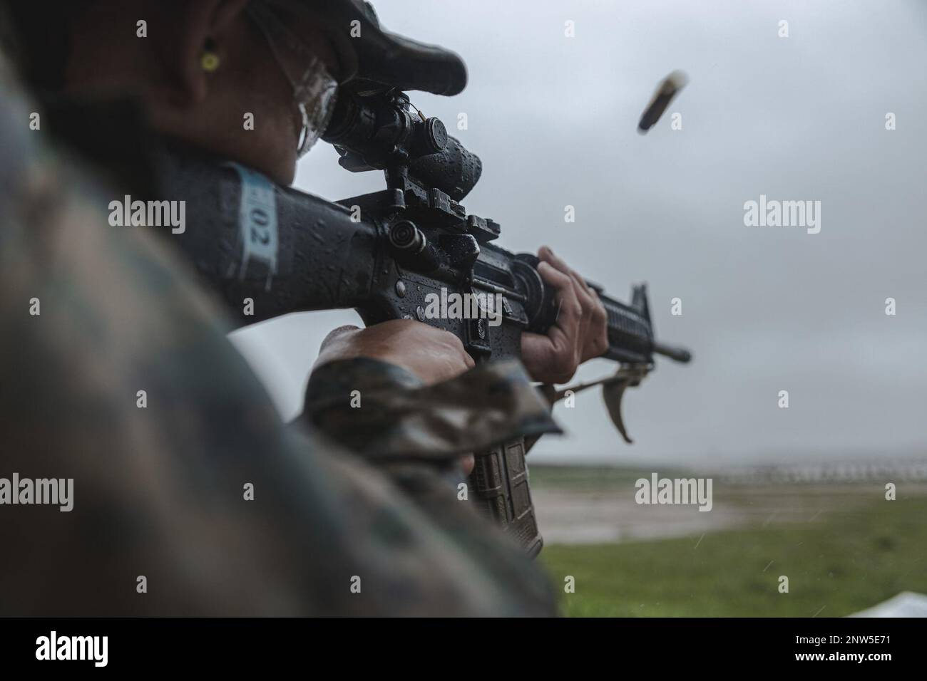 A ÉTATS-UNIS Marine corps Recruit à India Company, 3rd Recruit Training Battalion, tire de la position ventrale pendant la table un cours de feu au corps de base Marine corps Camp Pendleton, Californie, 10 janvier 2023. La table un cours de feu a couvert les principes de base de la stratégie de tir et de la sécurité des fusils. (Photo du corps maritime par le Cpl Tyler W. Abbott) Banque D'Images