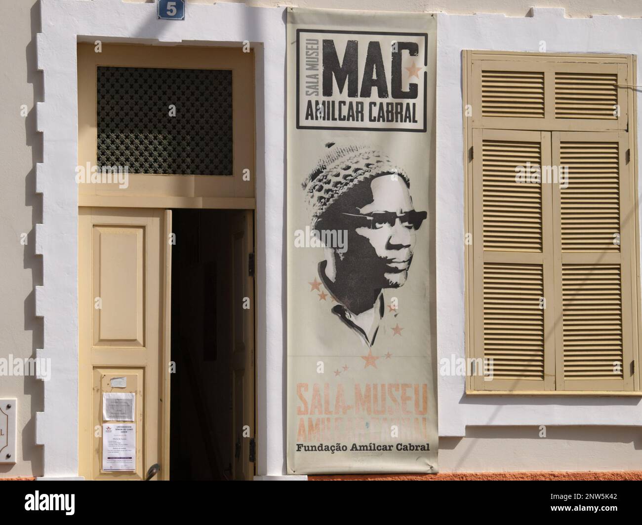 Porto Praia Iles du Cap-Vert - une scène de rue - entrée au musée du Cabral Amilcar. Banque D'Images