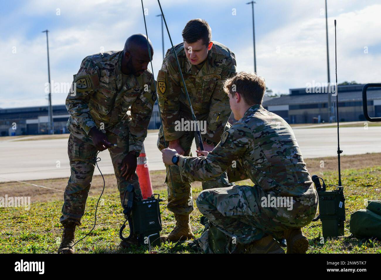 ÉTATS UNIS Les aviateurs de la base aérienne de MacDill en Floride qui ont joint communication