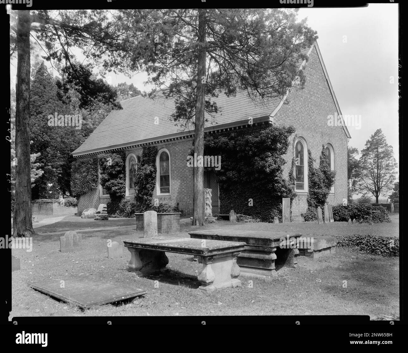 Église Blandford, Petersbourg, comté de Dinwiddie, Virginie. Carnegie Etude de l'architecture du Sud. Etats-Unis Virginia Dinwiddie Comté de Petersbourg, tombes et monuments sépulchral, vitraux, corniches, briqueteries, églises. Banque D'Images