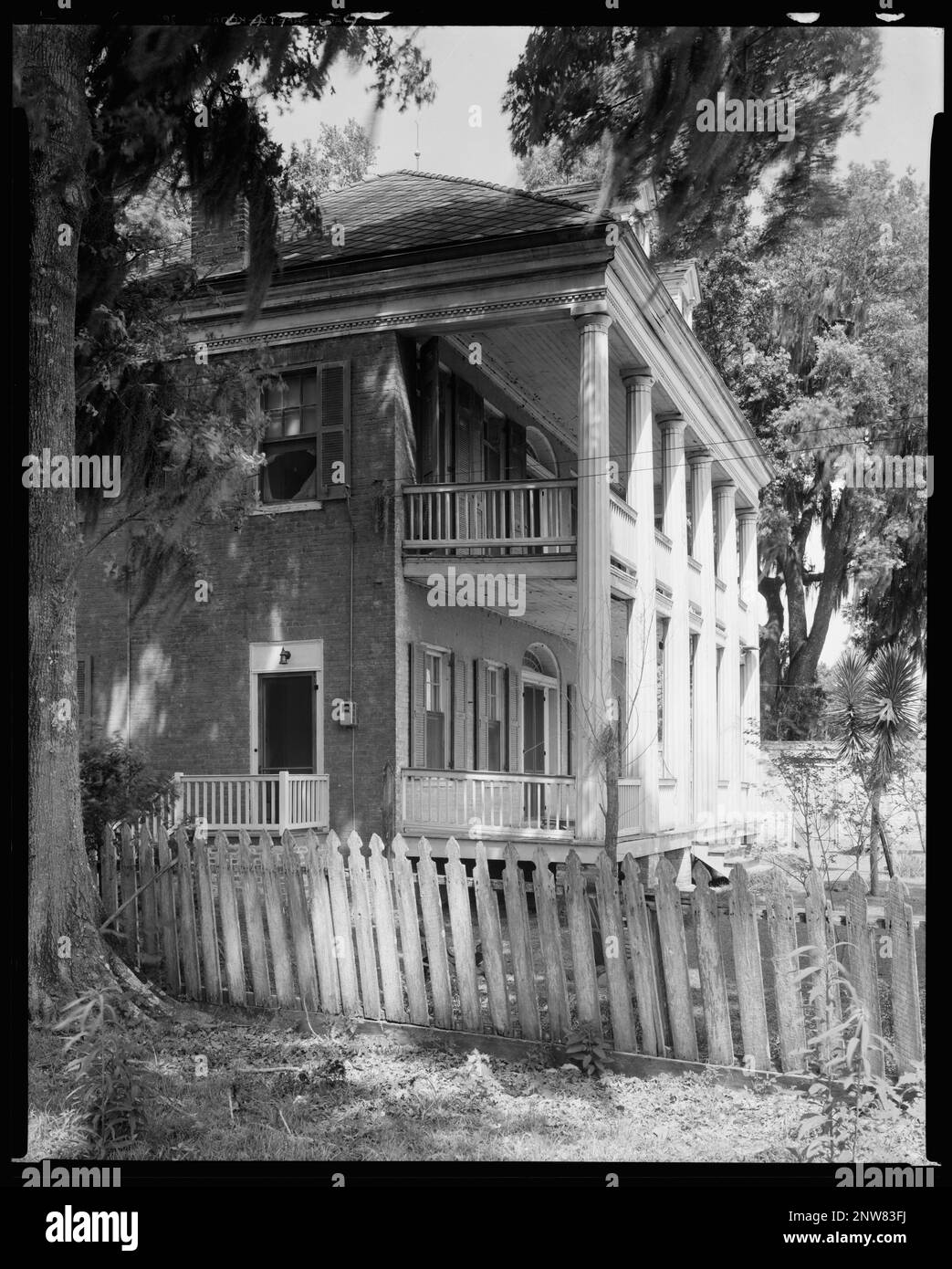 Jefferson College & Rectory, Couvent, St. Paroisse James, Louisiane. Carnegie Etude de l'architecture du Sud. États-Unis, Louisiane, St. Paroisse James, couvent, balcons, briqueterie, colonnes, FanLights, clôtures, rambardes, Porches, mousse espagnole. Banque D'Images