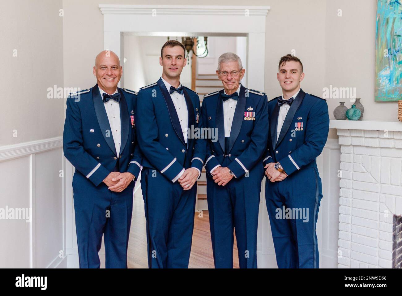 1st LTS. Andrew Perham et Matthew Perham ont vu la Force aérienne façonner leur héritage familial par leurs grands-pères, leurs parents et leur oncle. Ils sont actuellement des officiers de génie civil à Ramstein AB, en Allemagne, et à Davis-Monthan AFB, en Arizona, respectivement. Banque D'Images