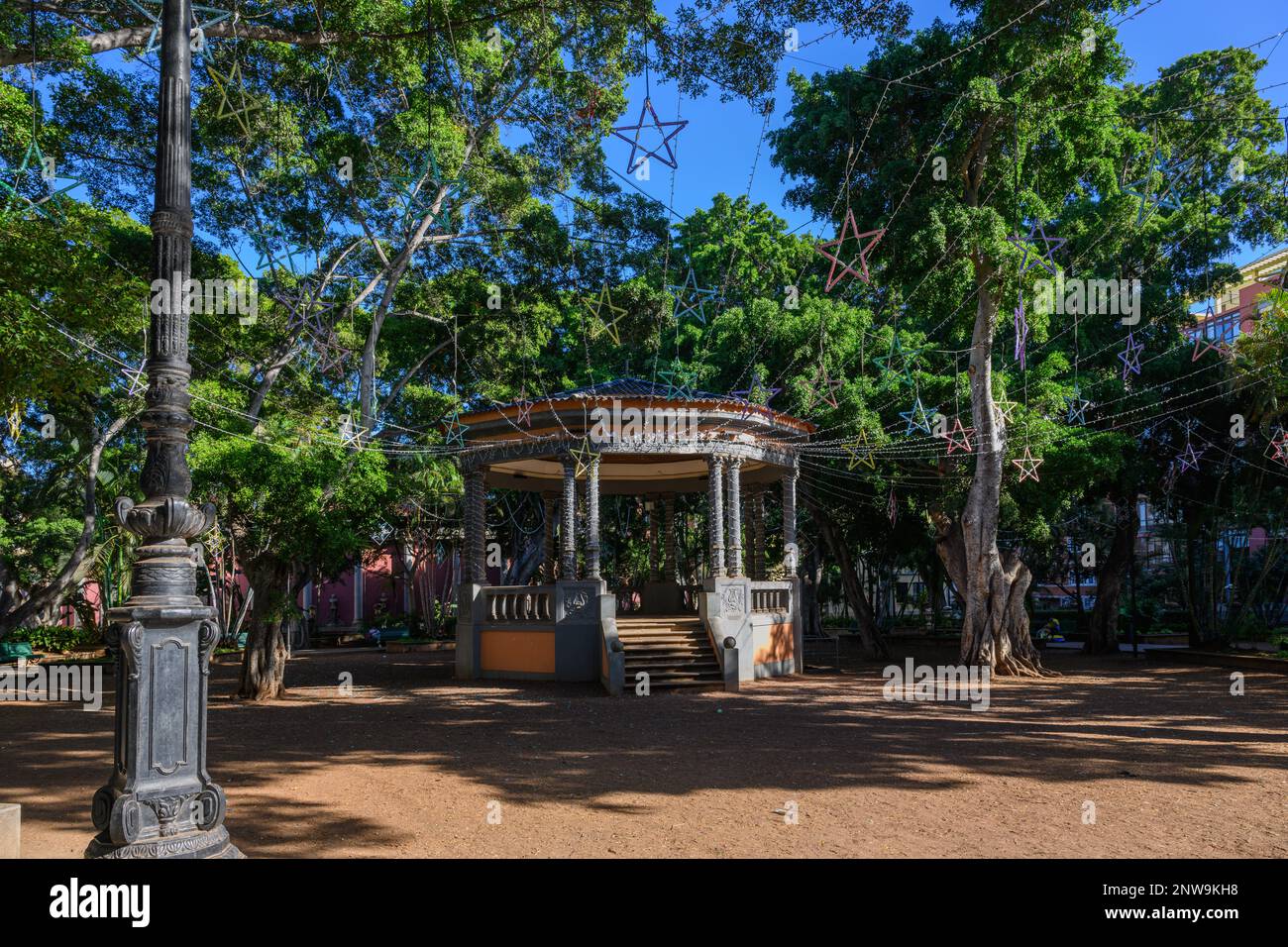 Plaza del principe de Asturias, le jardin d'un ancien couvent franciscain a été conçu par Manuel de Oraa et a servi de modèle pour d'autres places du 19e siècle Banque D'Images