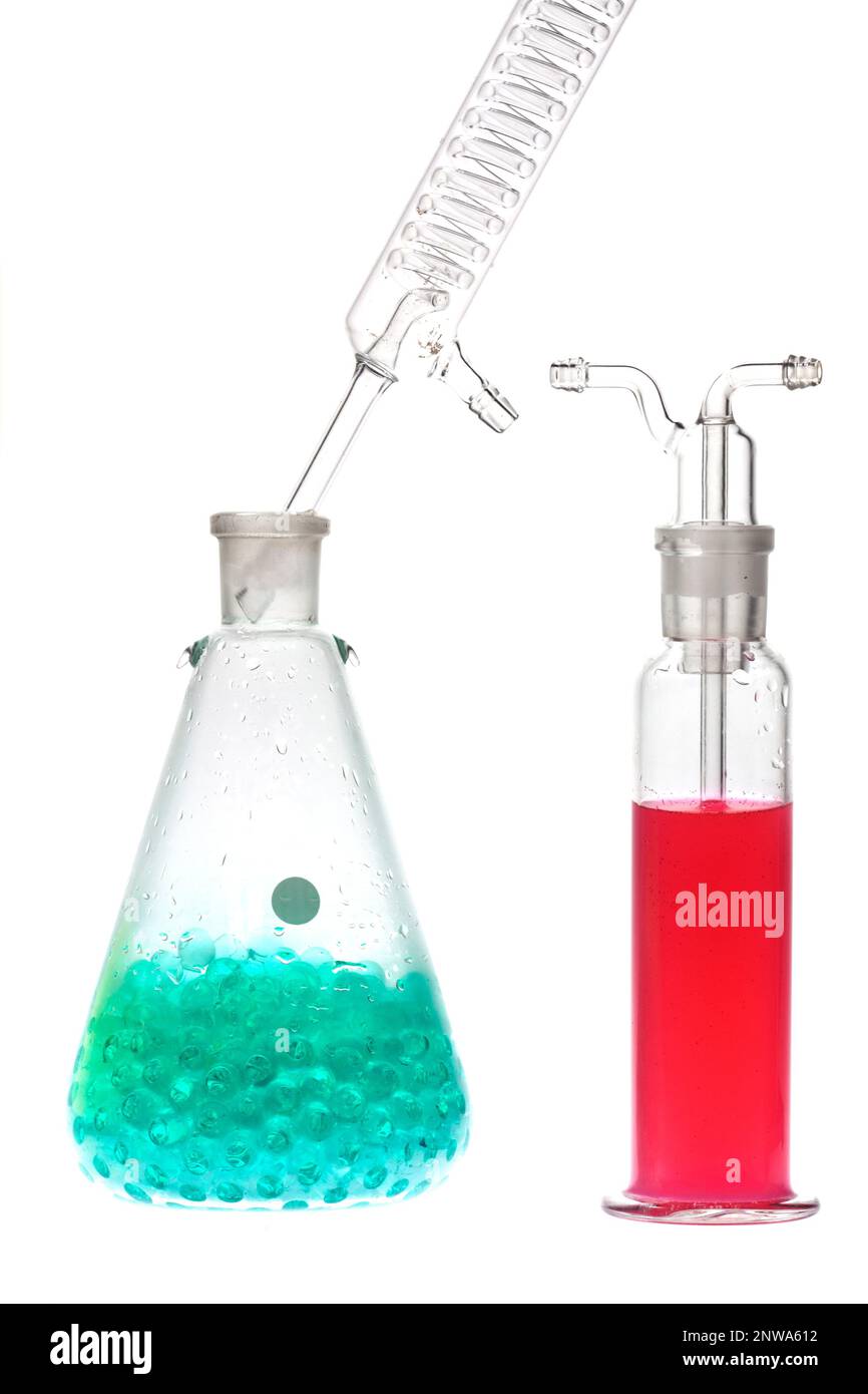 Flacons avec équipement de laboratoire pour produits chimiques Banque D'Images