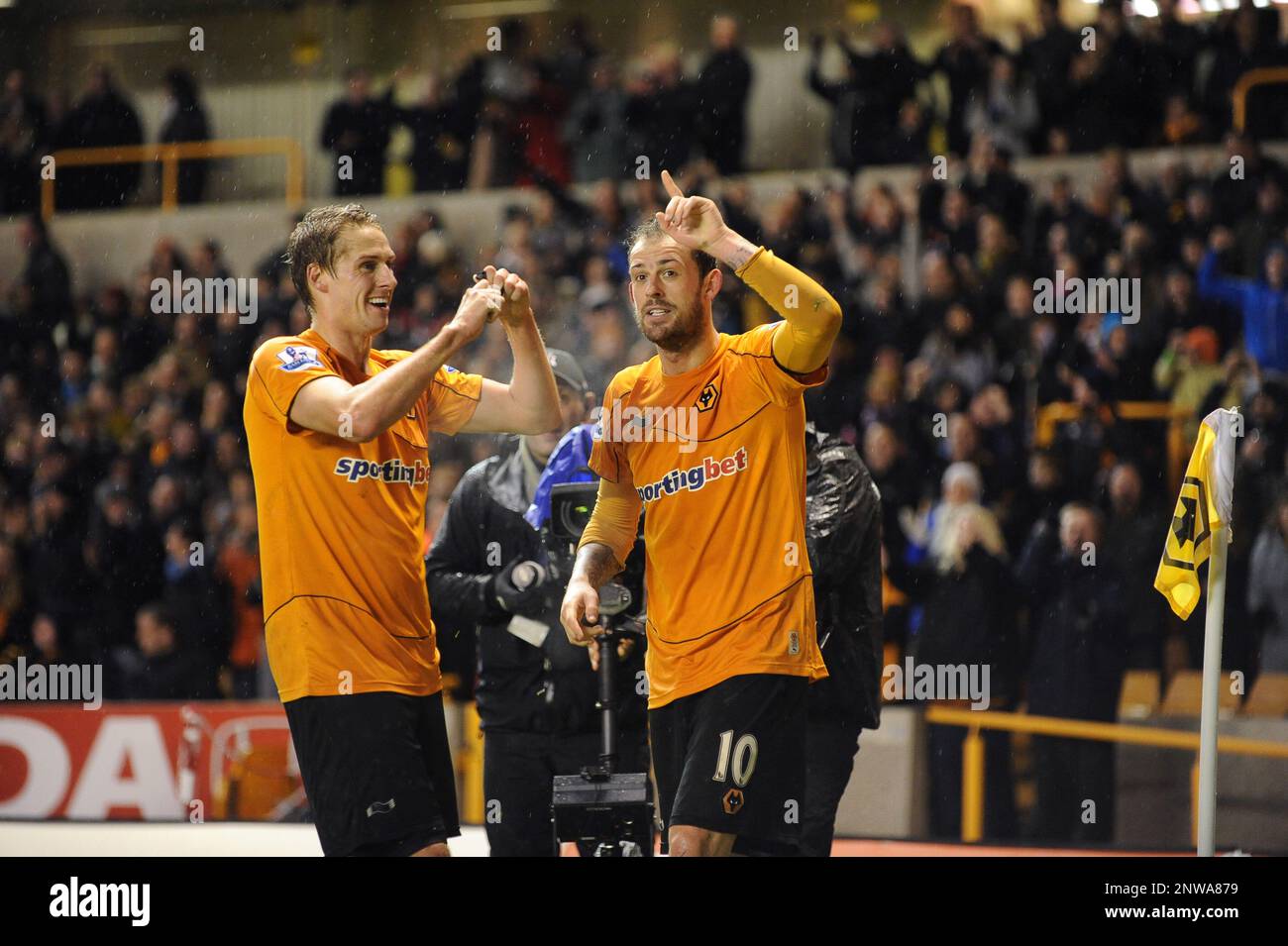 Steven Fletcher de Wolverhampton Wanderers célèbre son but avec Dave Edwards Wolverhampton Wanderers c. Sunderland 03/12/2011 Banque D'Images