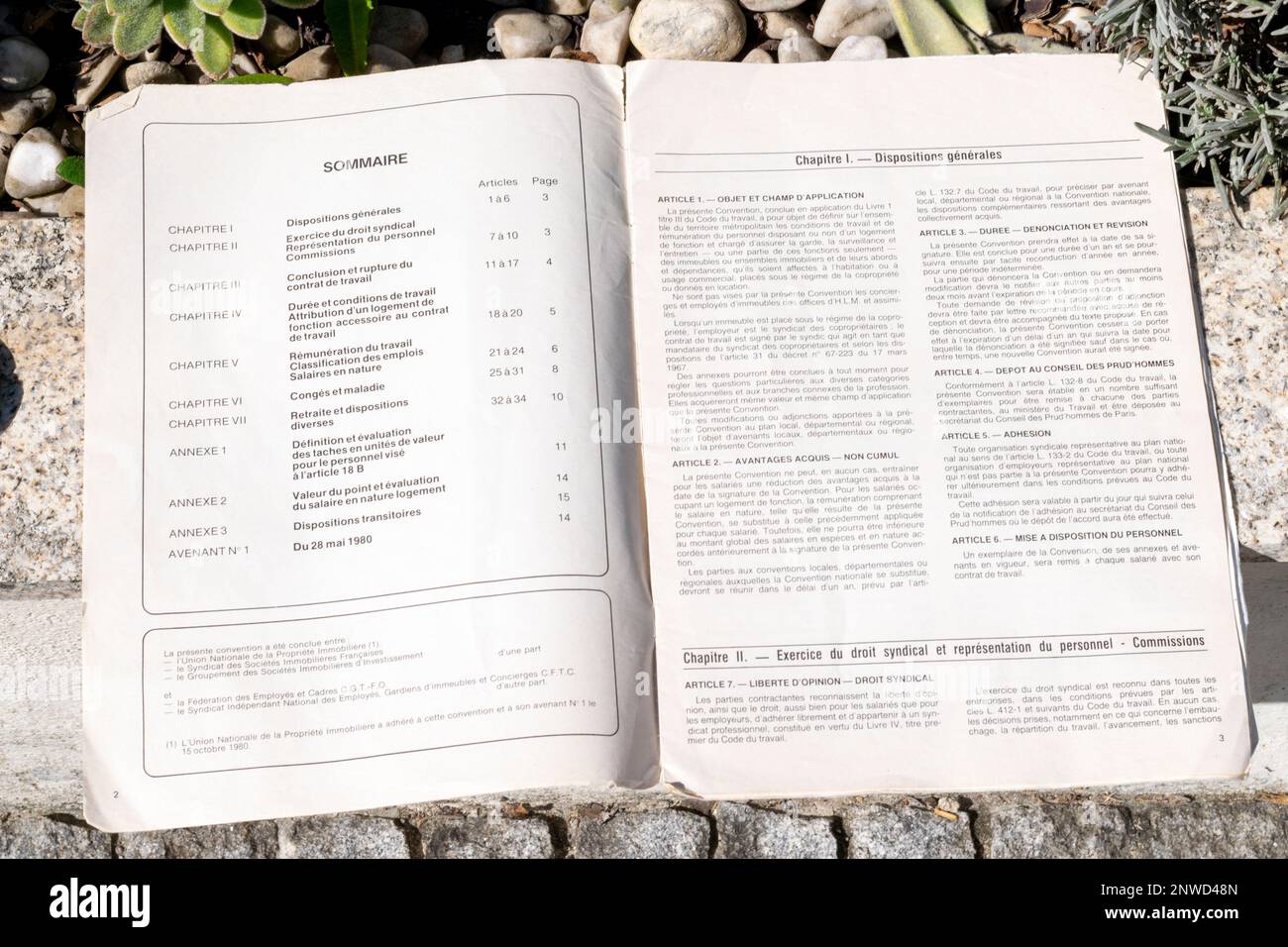 Convention collective nationale des gardiens, concierges et employés d immeubles 1979. Anciens documents de France. Banque D'Images