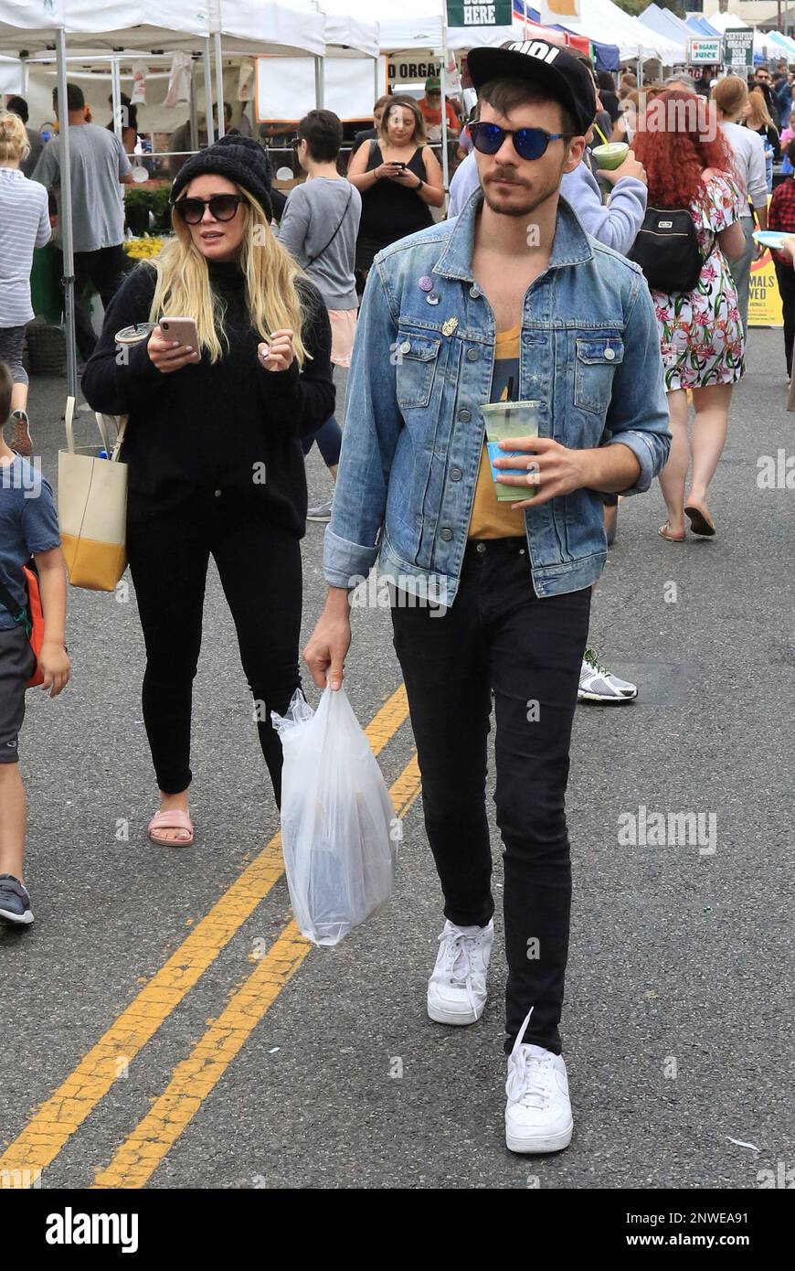 Hilary Duff and Matthew Koma announce the birth of their daughter Banks Violet Bair - File Photo by: zz/GOTPAP/STAR MAX/IPx 2018 6/24/18 Hilary Duff and Matthew Koma are seen at the Farmers Market in Studio City, Los Angeles, CA. Banque D'Images