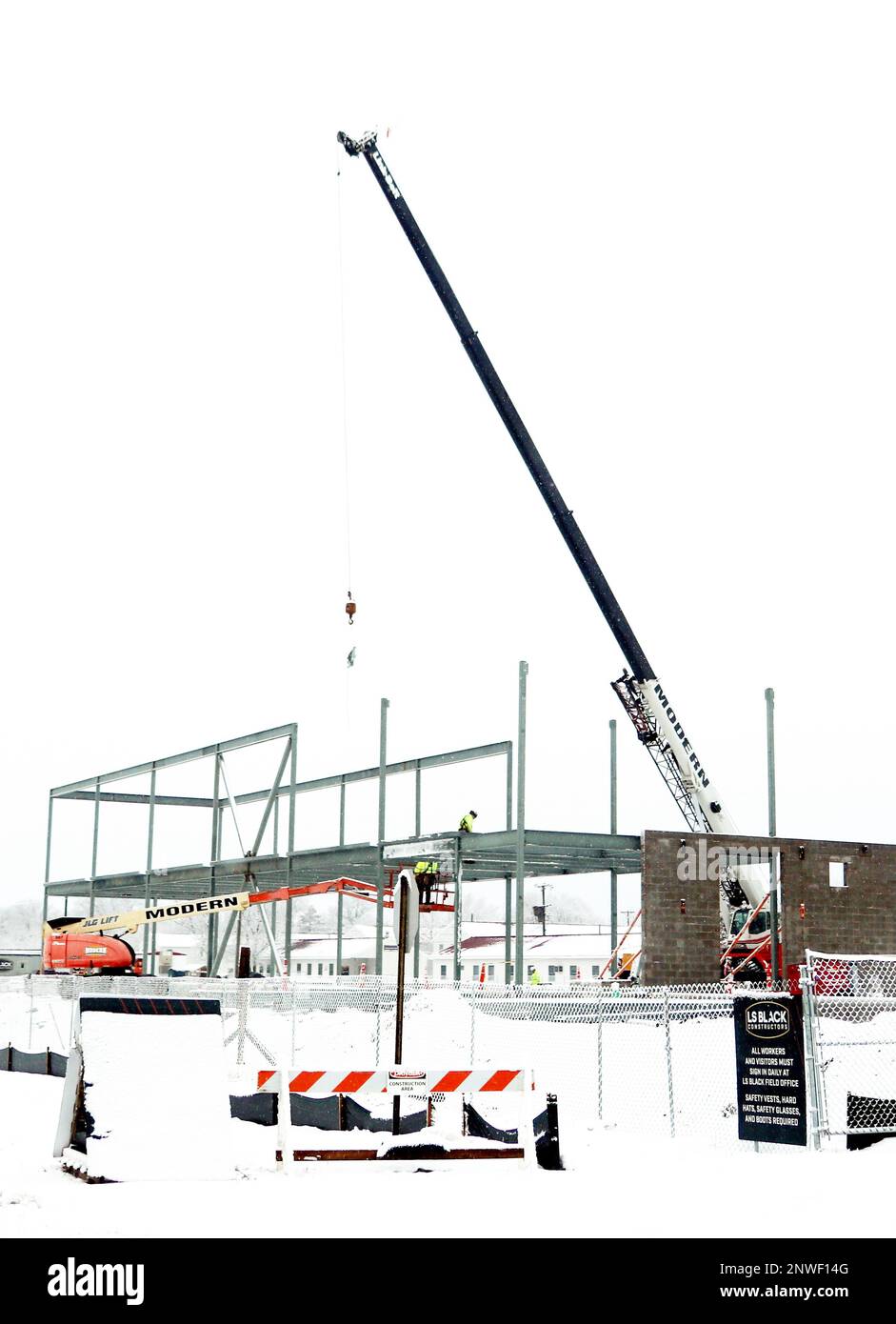 La zone de construction d'un futur quartier général de la brigade d'entraînement transitoire dans le bloc de 1600 de la zone de cantonnement est montrée le 5 janvier 2023, à fort McCoy, Wisconsin. Un contrat, totalisant 11 964 432,87 000 $, a été adjugé à L.S. par 9 juin 2022 Les constructeurs noirs construisent le projet du quartier général de la Brigade d'entraînement transitoire de l'exercice 2022 à fort McCoy. Les opérations de construction ont commencé en août 2022. L'emplacement de la construction est juste en face de l'endroit où le même entrepreneur a construit deux nouveaux bâtiments de casernes de troupes d'entraînement transitoire dans le même bloc. Selon la Direction de fort McCoy o Banque D'Images