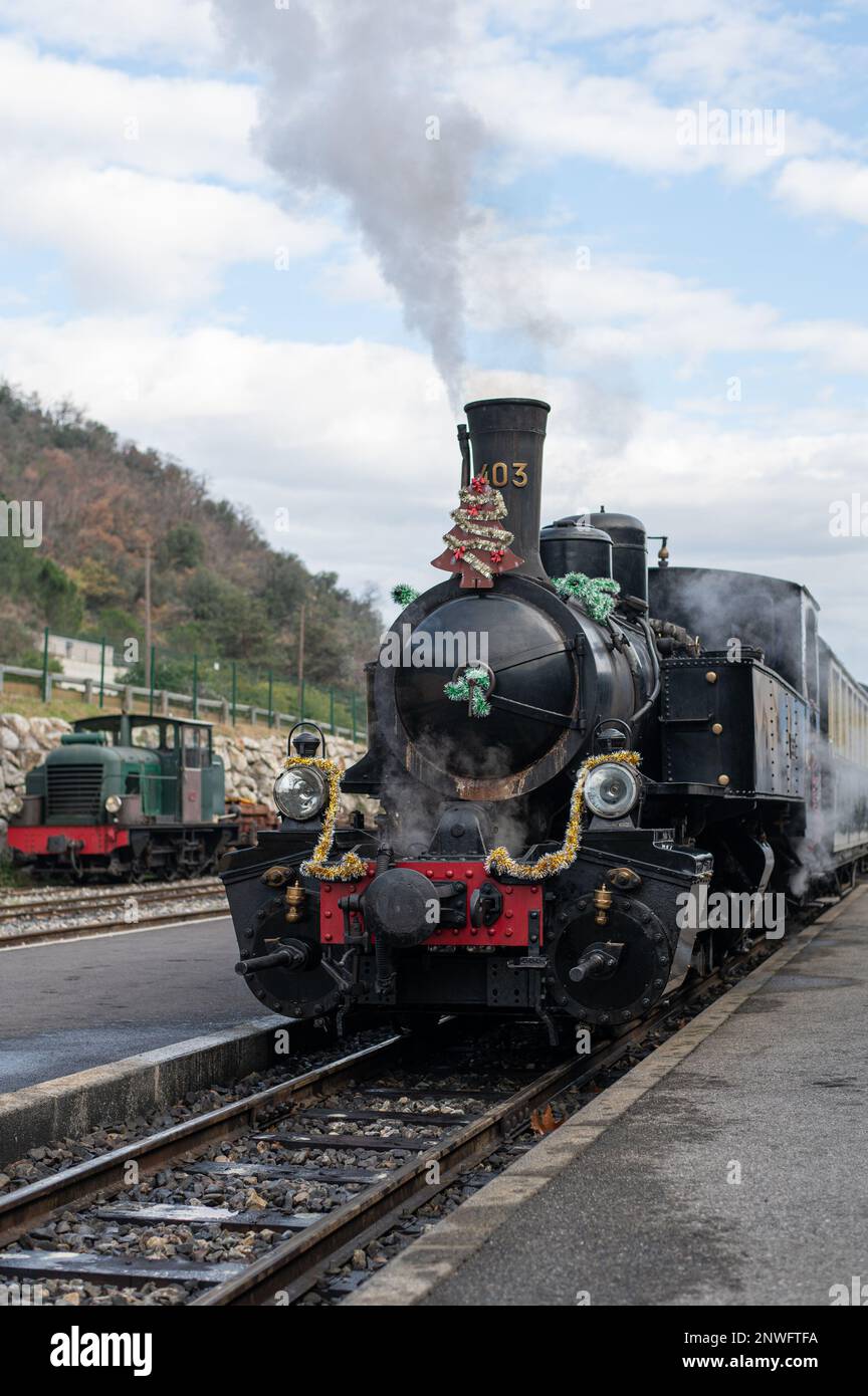 Petit train de Guîtres-Marcenais : locomotive diesel, vélorail et