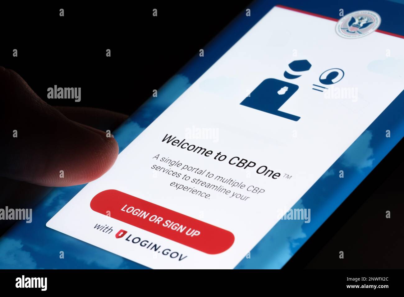Application CBP One visible sur l'écran du smartphone. ÉTATS-UNIS Application douane et protection des frontières. Portail officiel des États-Unis Département de la sécurité intérieure. Stafford, Banque D'Images