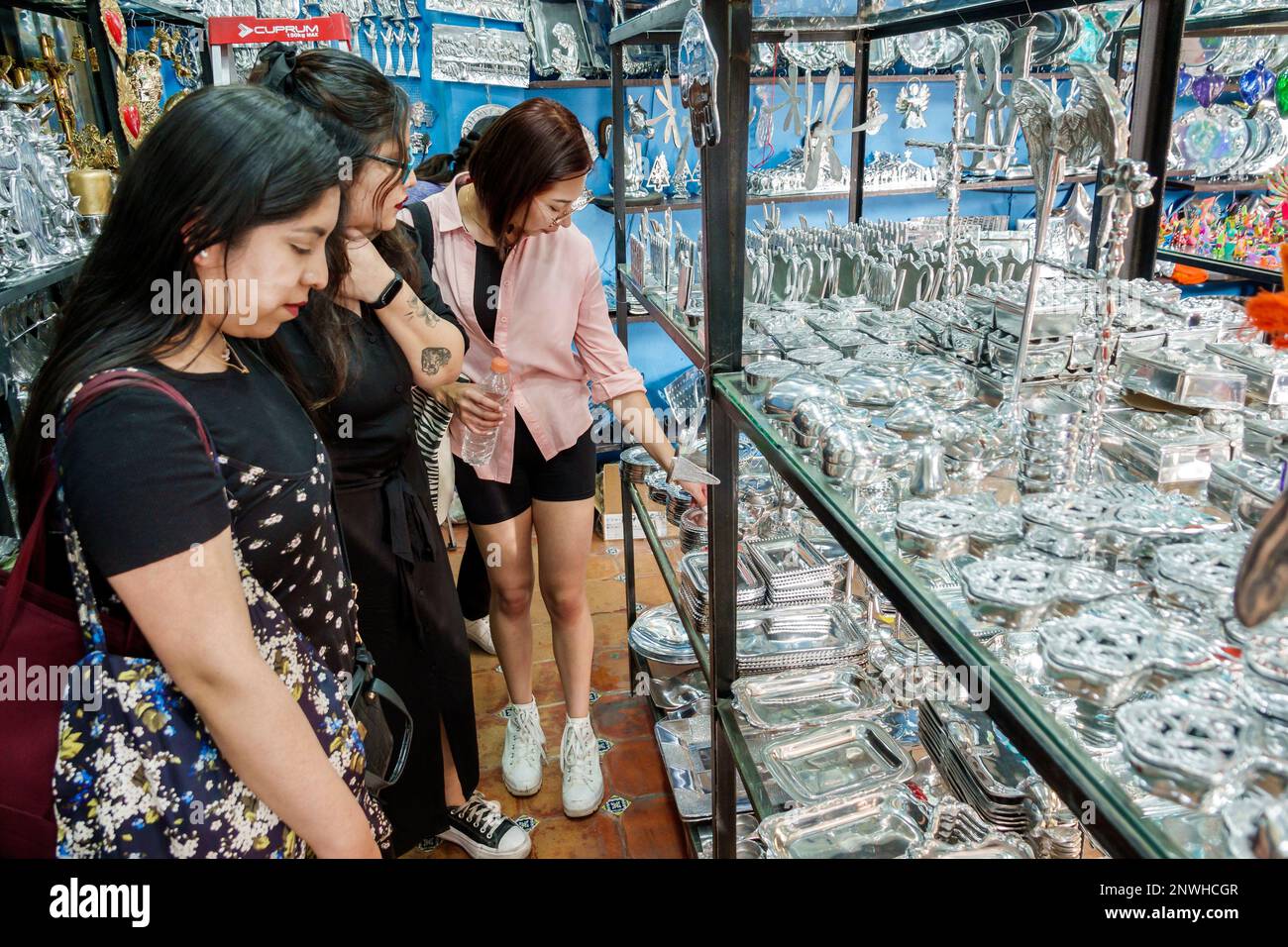 San Miguel de Allende Guanajuato Mexico,Historico Centre historique Zona Centro,Mercado de Artesanias Artisan Market,Andador Lucas,plaqué argent Banque D'Images