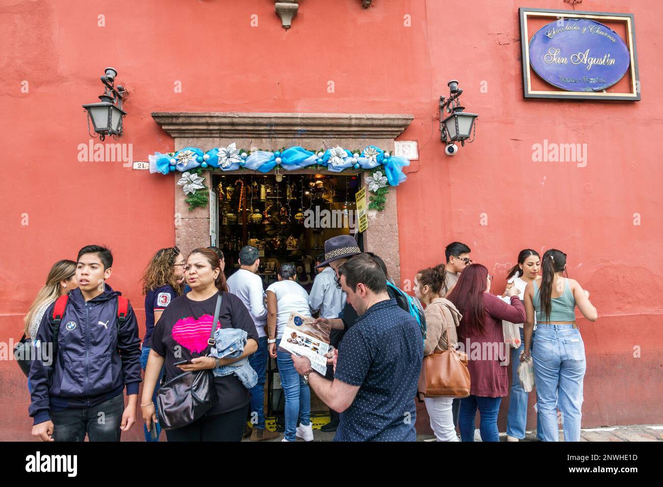 San Miguel de Allende Guanajuato Mexique, Historico Centre historique Zona Centro, chocolats y Churros San Agustin Churreria, en attente, homme hommes, Banque D'Images