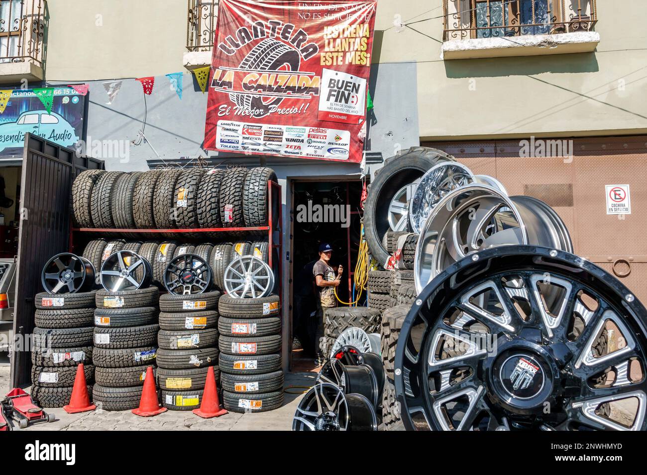 San Miguel de Allende Guanajuato Mexique, pneus neufs jantes roues course, extérieur, bâtiments, entrée avant, magasins affaires Banque D'Images