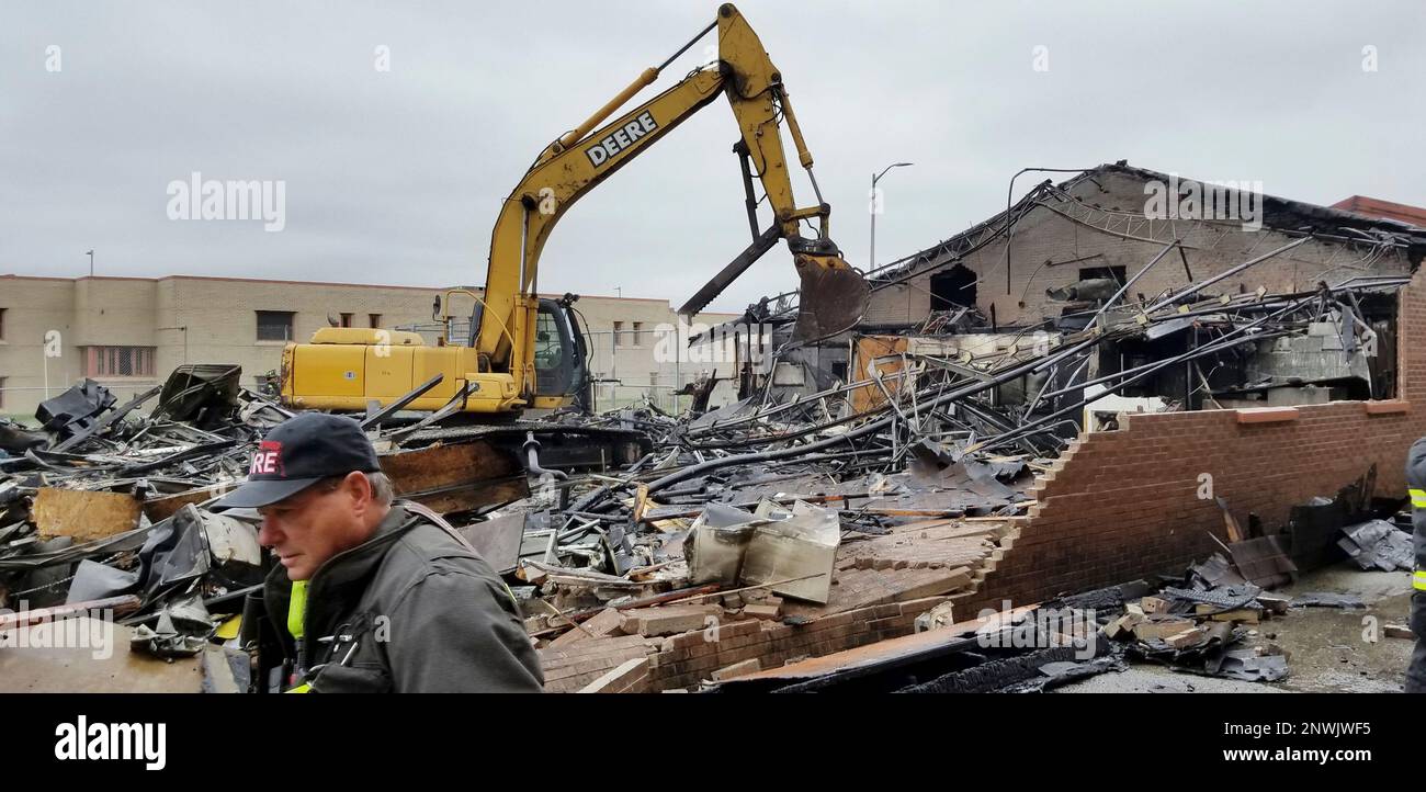 This photo provided by the Indiana Department of Correction shows the aftermath of a fire Wednesday, Sept. 26, 2018, at Indiana's Pendleton Correctional Facility in Pendleton, Ind., that heavily damaged one of the prison complex's buildings. No inmates or staff were injured in the fire. (Indiana Department of Correction via AP) Banque D'Images