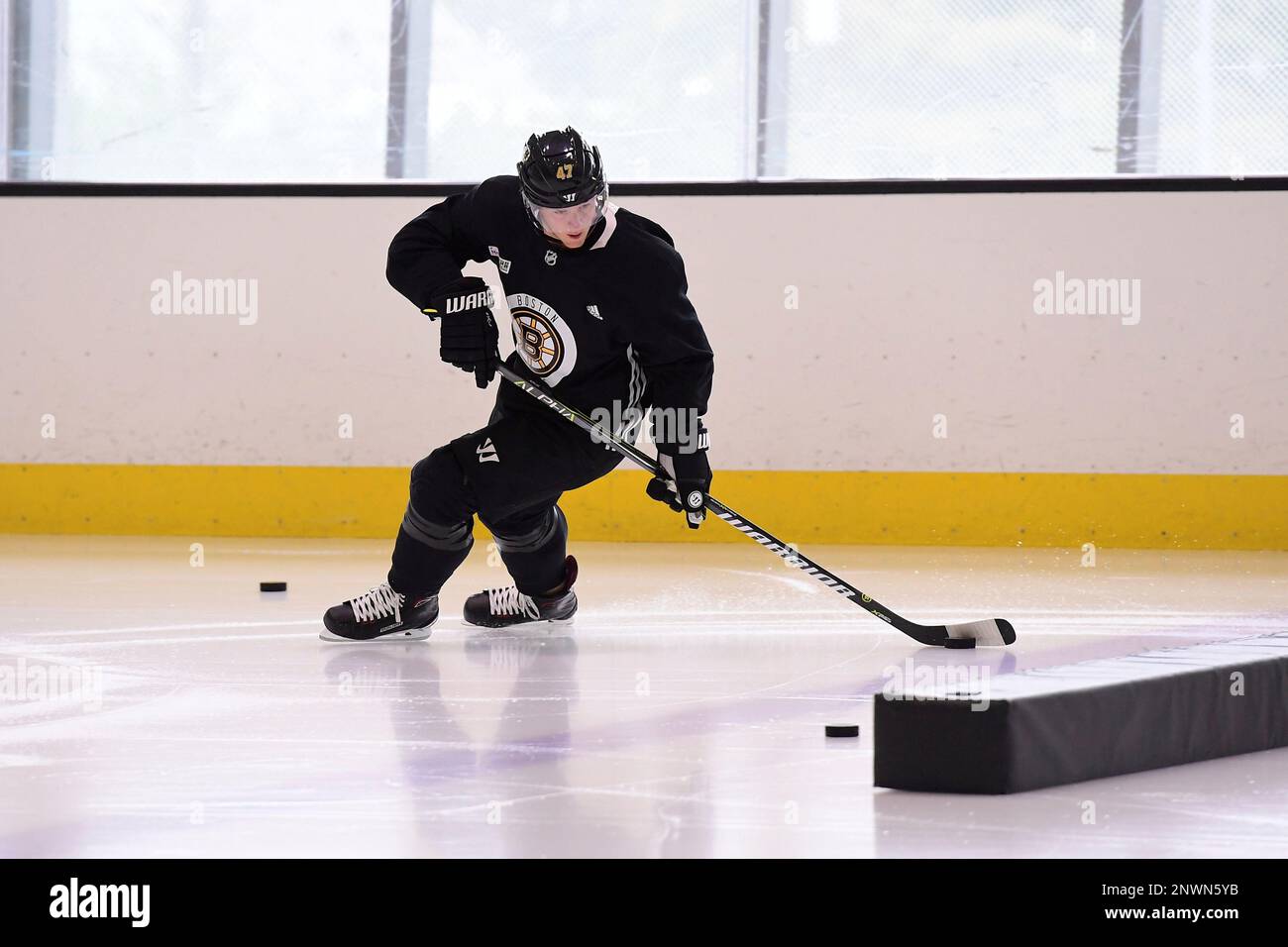 September 11, 2018: Boston Bruins defenseman Torey Krug (47) skates during the Boston Bruins training camp at Warrior Ice Arena in Brighton Mass. Eric Canha/CSM(Credit Image: © Eric Canha/CSM via ZUMA Wire) (Cal Sport Media via AP Images) Banque D'Images