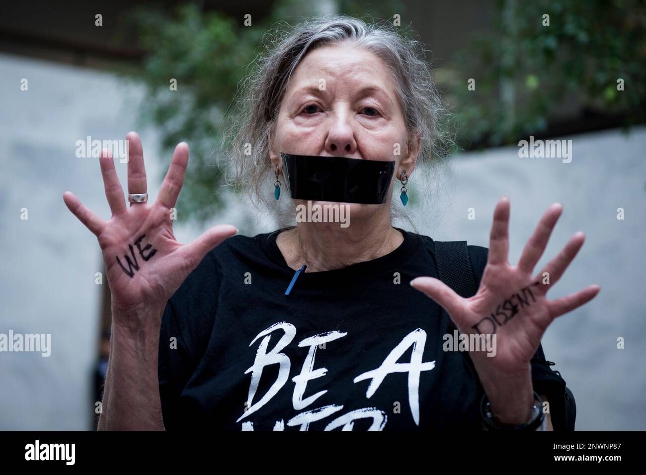 UNITED STATES - SEPT 7: A group of women are seen wearing black veils and black tape over their mouths outside of the fourth day of Brett Kavanaugh's hearing before members of the Senate Judiciary Committee in the Hart Senate Office Building Friday Sept. 7, 2018. (Photo By Sarah Silbiger/CQ Roll Call) (CQ Roll Call via AP Images) Banque D'Images