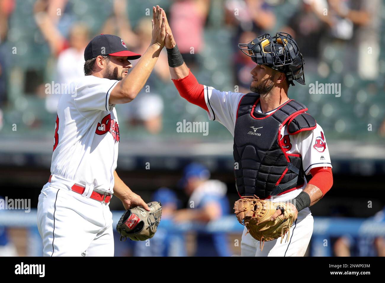 CLEVELAND, OH - SEPTEMBER 05: Cleveland Indians pitcher Brad Hand (33) and Cleveland Indians catcher Yan Gomes (7) celebrate following the Major League Baseball game between the Kansas City Royals and Cleveland Indians on September 5, 2018, at Progressive Field in Cleveland, OH. Cleveland defeated Kansas City 3-1. (Photo by Frank Jansky/Icon Sportswire) (Icon Sportswire via AP Images) Banque D'Images