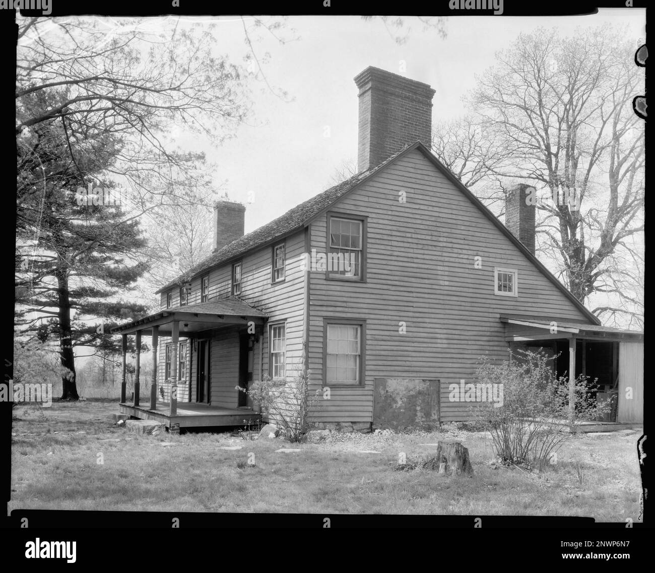 Broadwater House, Fairfax vic., comté de Fairfax, Virginie. Carnegie Etude de l'architecture du Sud. États-Unis Virginia Fairfax County Fairfax vic, Porches, cheminées, voie d'évitement de panneaux de clopboard, Maisons. Banque D'Images