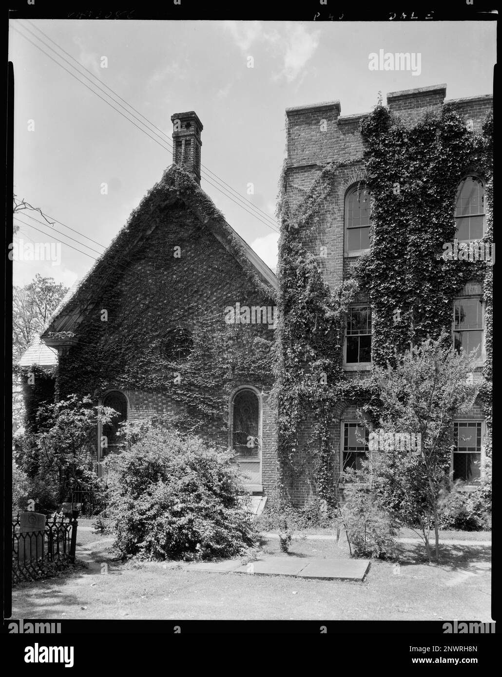 St. John's Church, Hampton, Virginie. Carnegie Etude de l'architecture du Sud. États-Unis Virginia Hampton, Windows, Gables, brickwork, églises épiscopales. Banque D'Images
