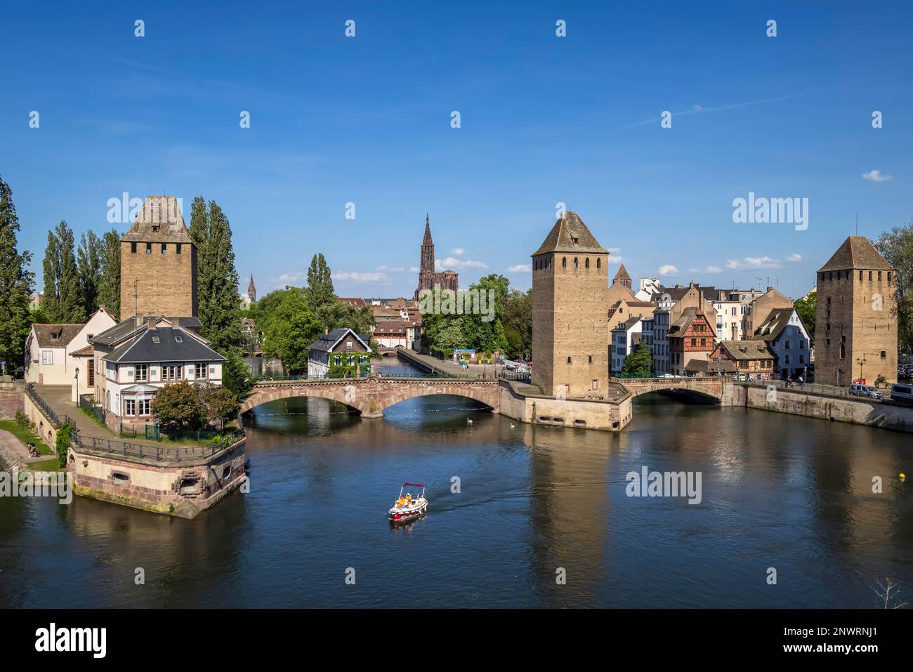 Tours des ponts couverts, les ponts couverts font partie des anciennes fortifications de la ville. En arrière-plan la tour de la cathédrale Banque D'Images