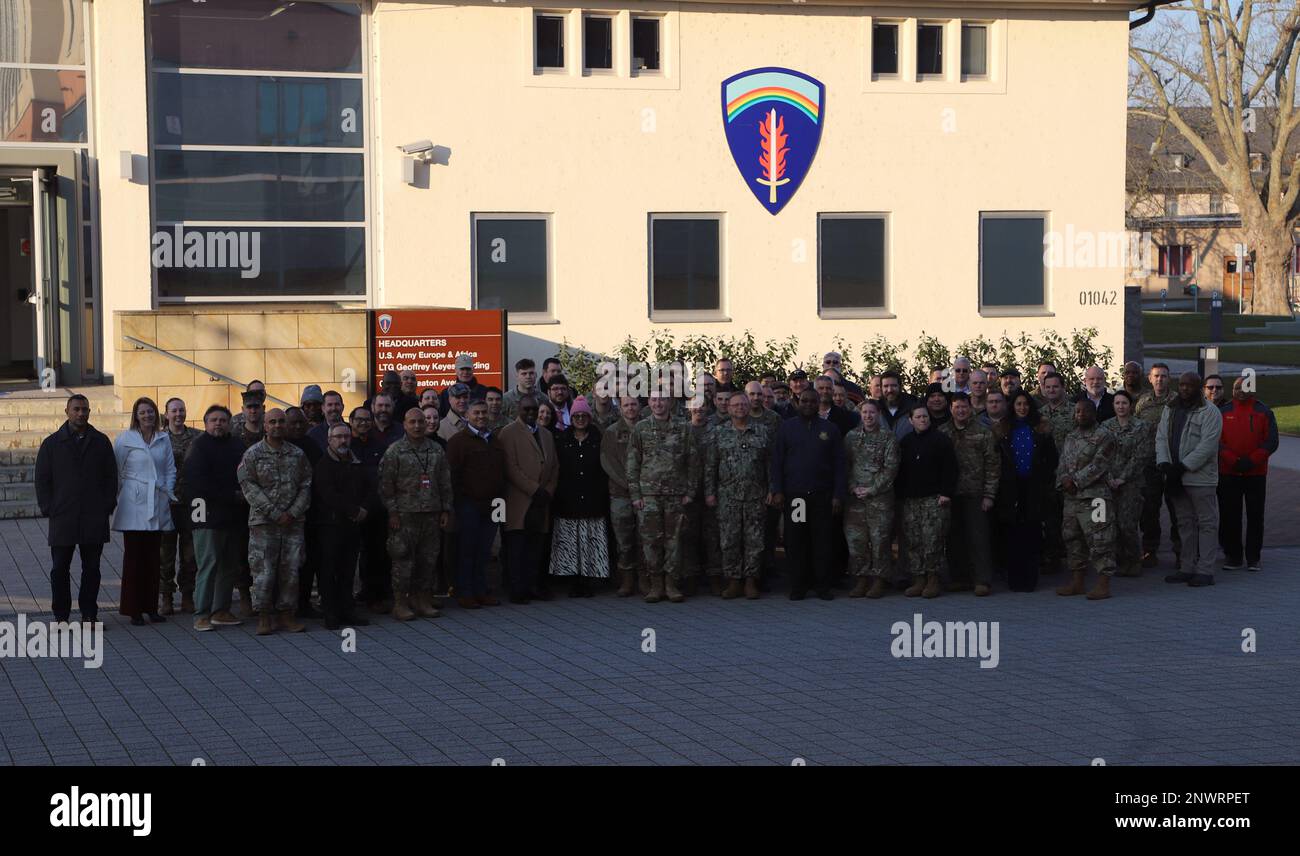 Les planificateurs militaires et interagences des États-Unis ont fini de concevoir le scénario de l'exercice pour African Lion 23 au centre de commandement de la mission du général John Shalikashvili sur Lucius D. Clay Kaserne à Wiesbaden, en Allemagne, du 6 au 10 février. Le groupe d'experts de dizaines de fonctions conjointes et de disciplines interagences a développé un scénario robuste qui, selon eux, mettra à l'épreuve les capacités de combat des États-Unis Africa Command et ses composantes de service, principalement les États-Unis Force opérationnelle de l'armée de l'Europe du Sud, Afrique. Banque D'Images