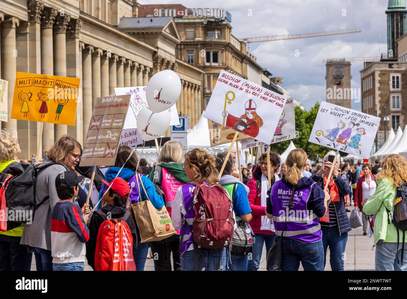 Les femmes dans l'Église catholique se révoltent. Manifestation du groupe Maria 2,0, 102nd Journée catholique allemande à Stuttgart, Bade-Wurtemberg, Allemagne Banque D'Images