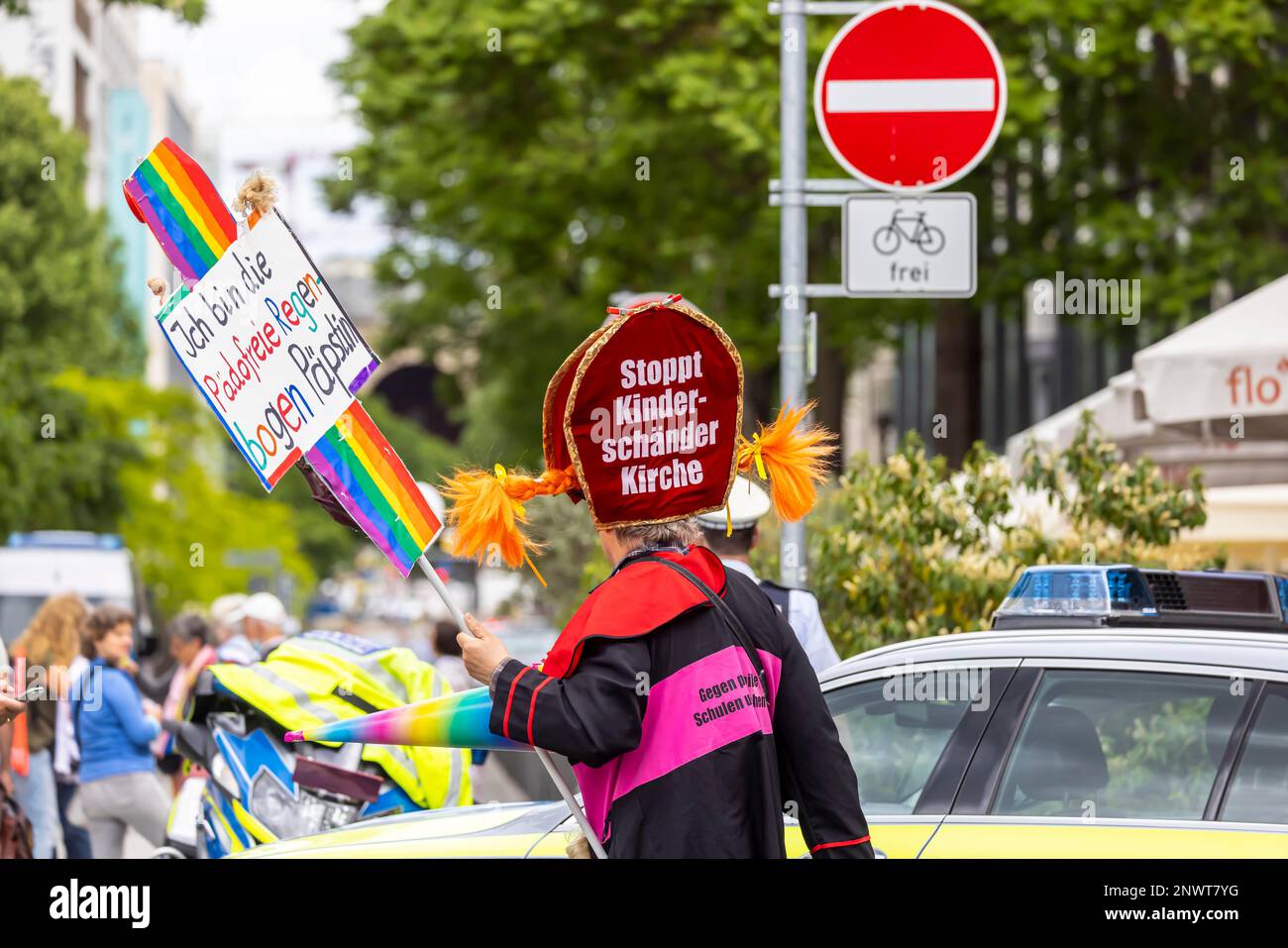 Critique de l'Église catholique, la protestation exige l'admission de la femme dans les bureaux importants de l'église, critique la gestion de l'abus scandale, allemand Banque D'Images